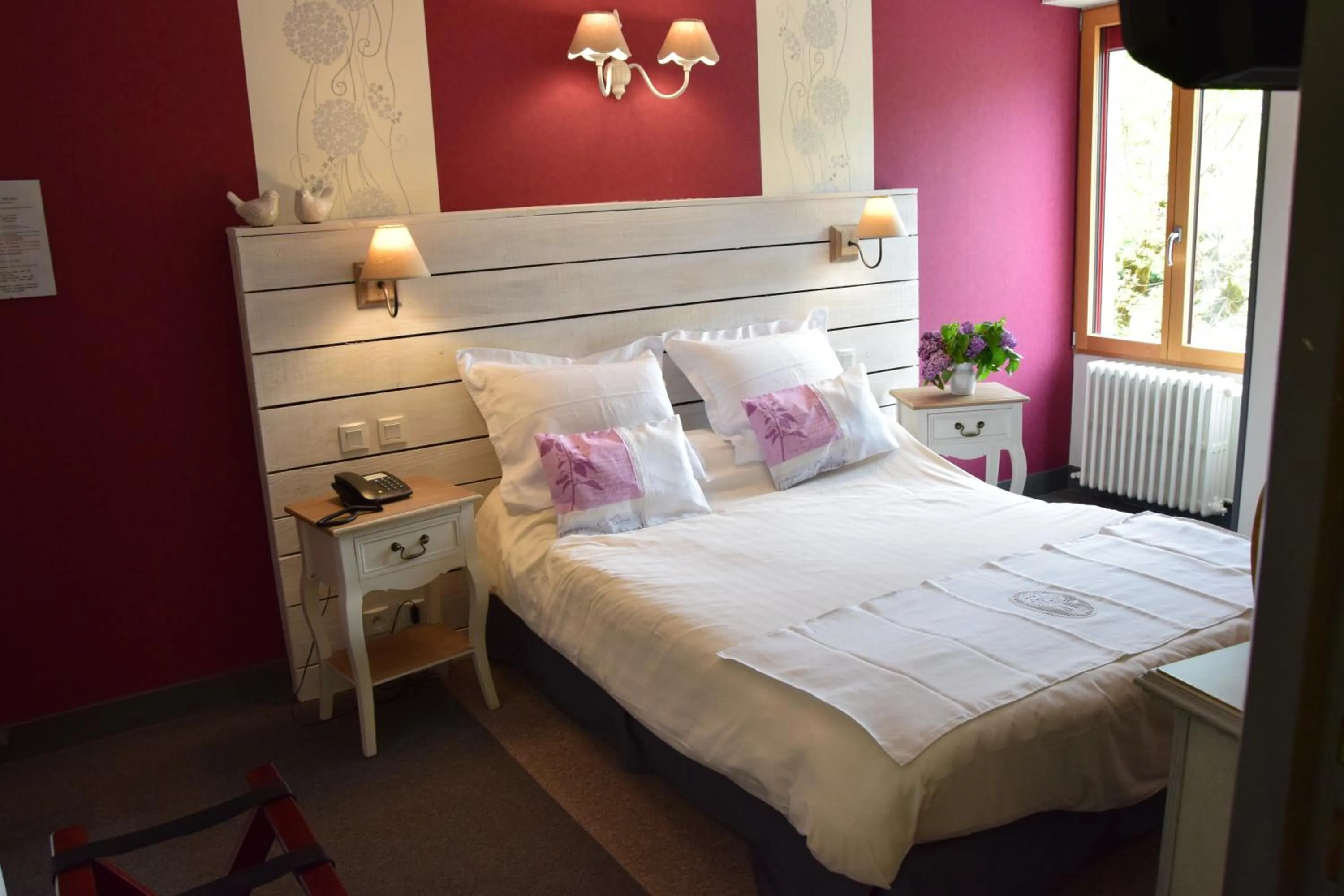 Photo of the whole room, Bed in Le Petit Relais