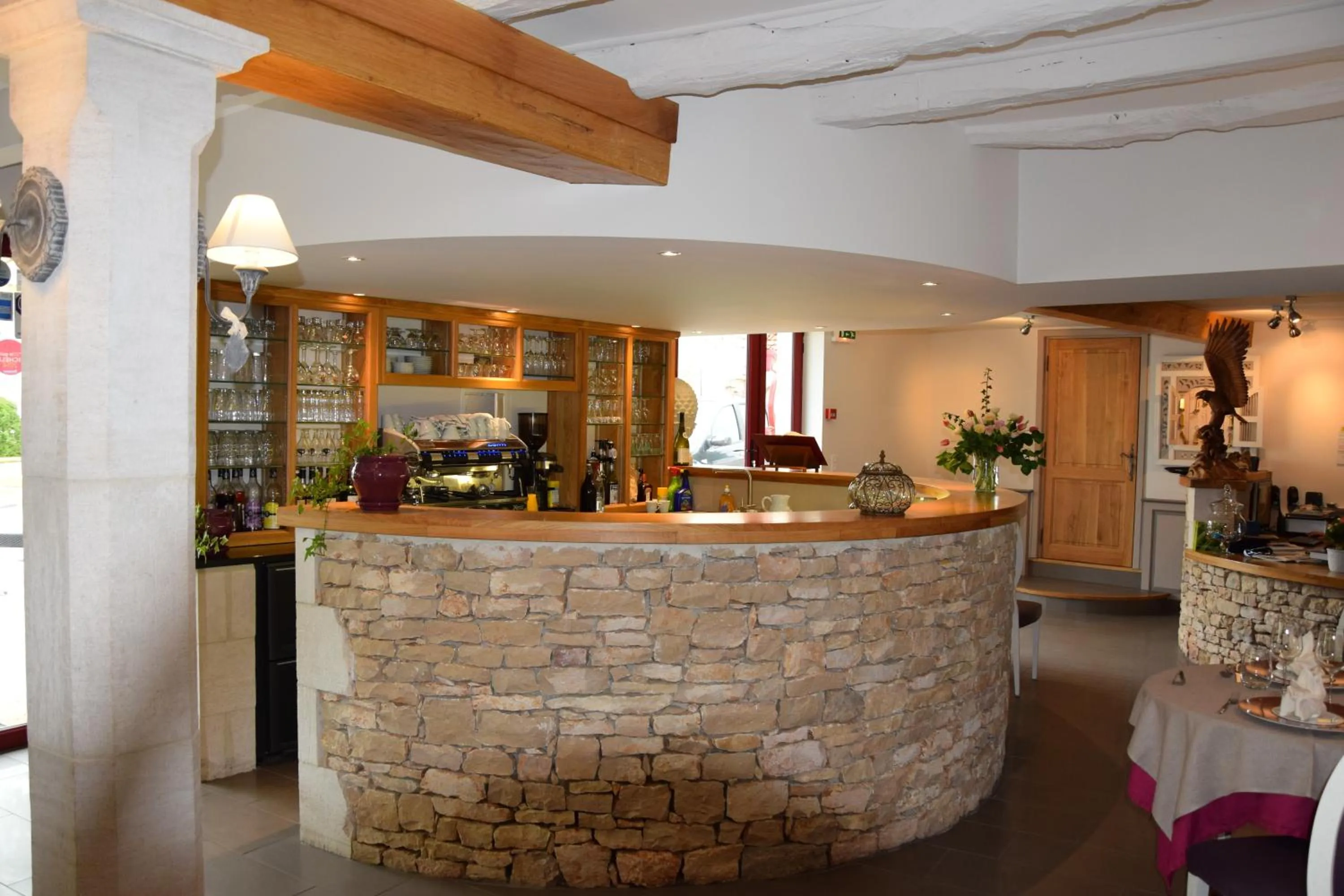 Restaurant/places to eat in Le Petit Relais