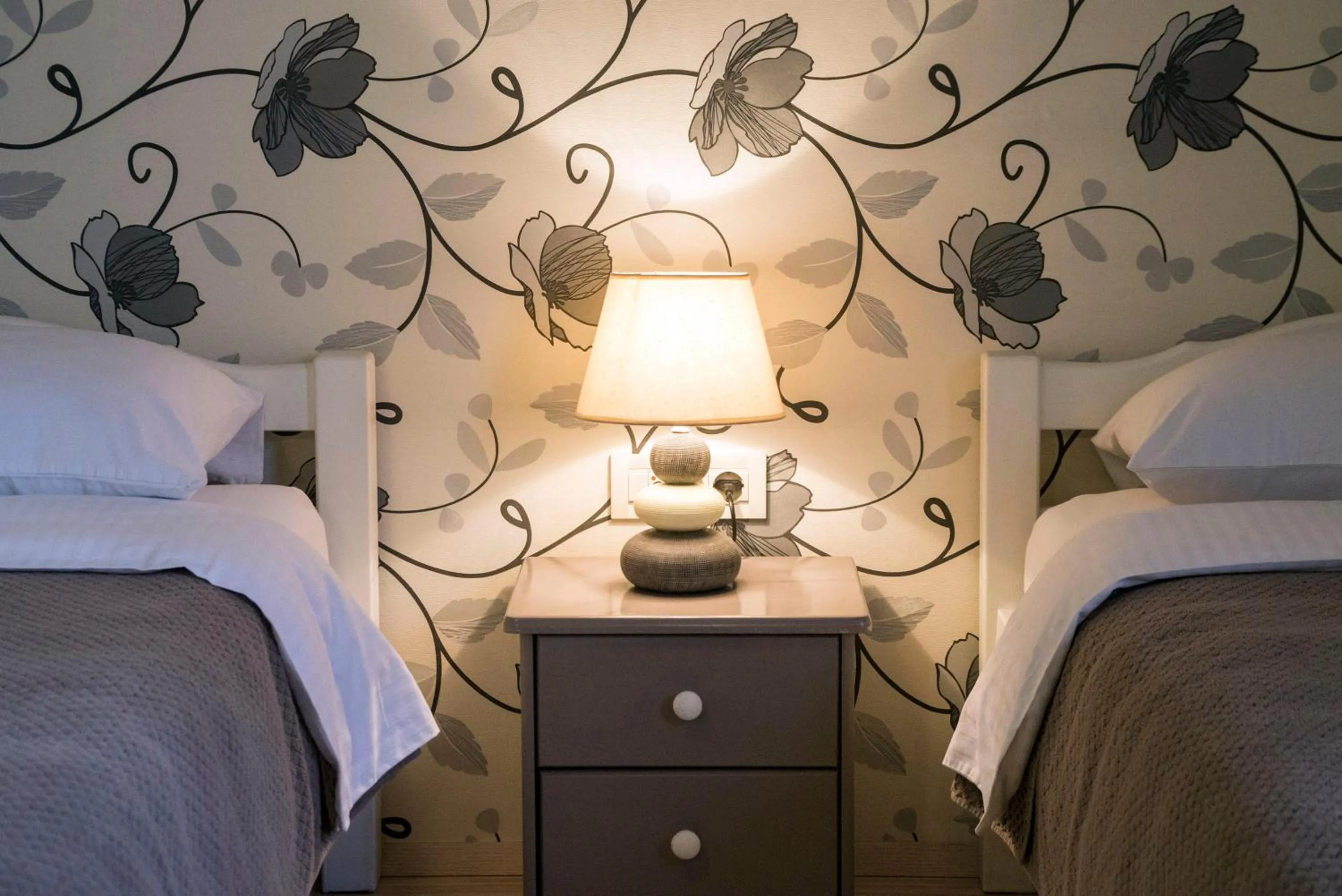 Decorative detail, Bed in Rooms Madison