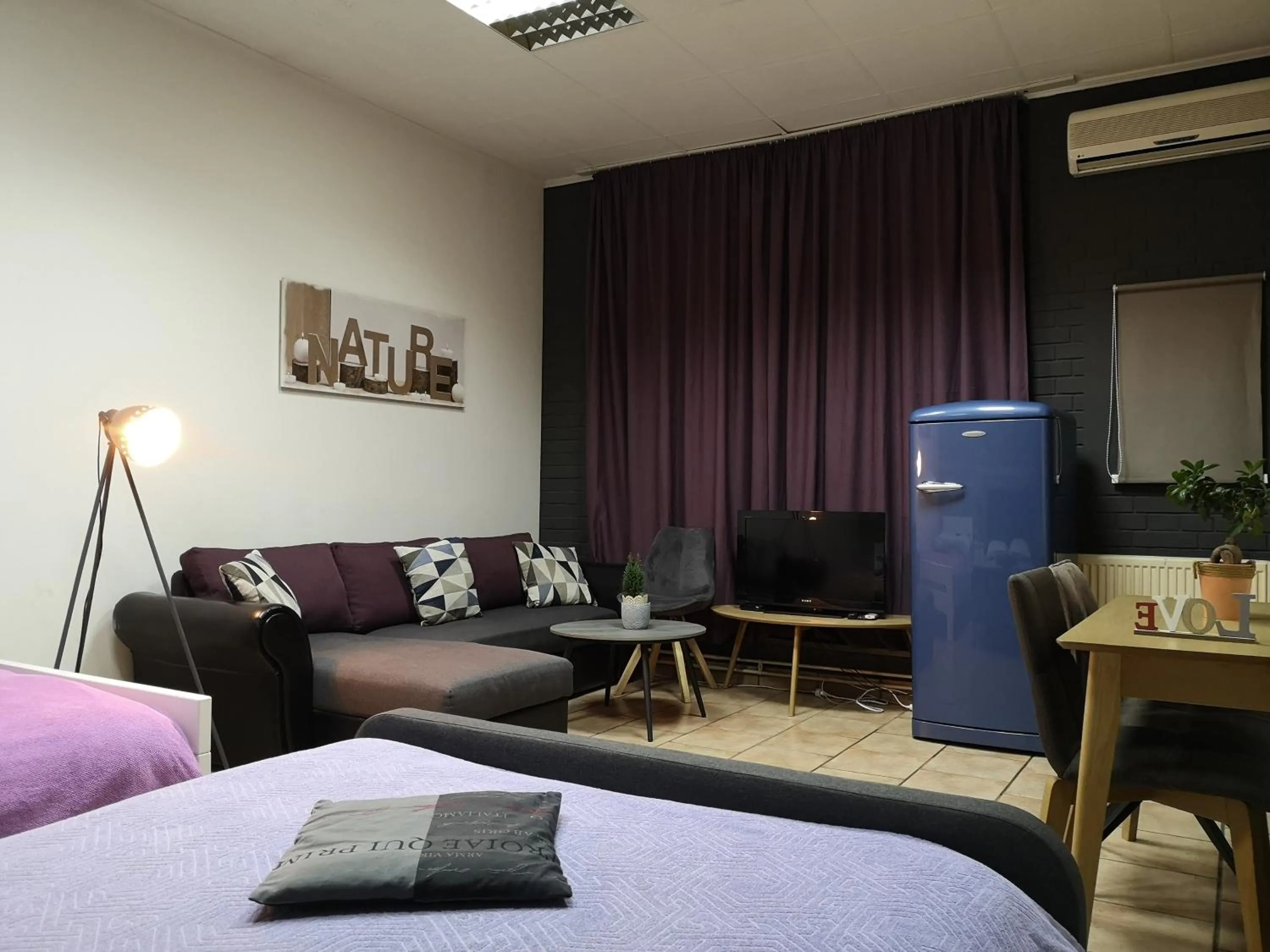 Bed in Rooms Madison