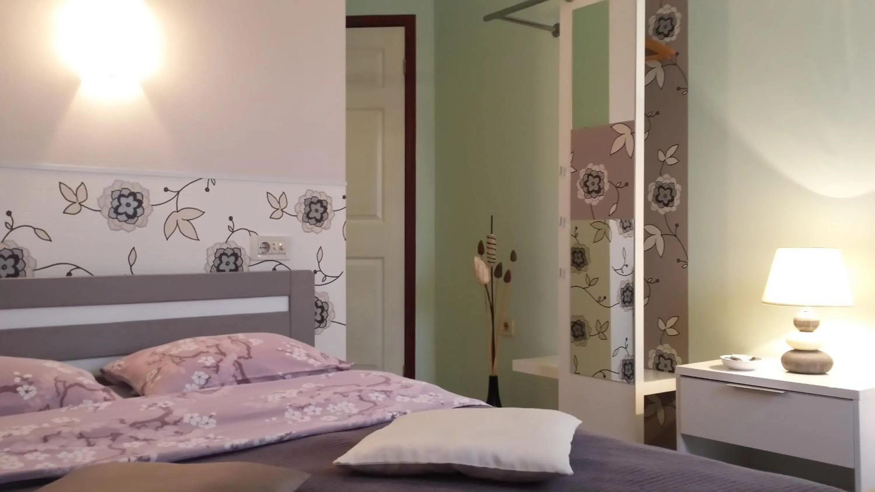 Bedroom, Bed in Rooms Madison