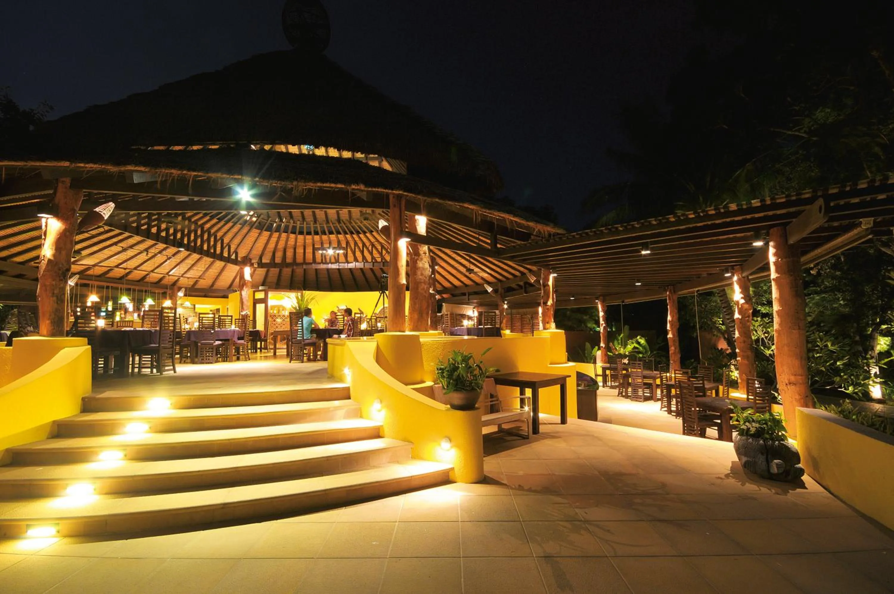 Restaurant/places to eat in Paradee