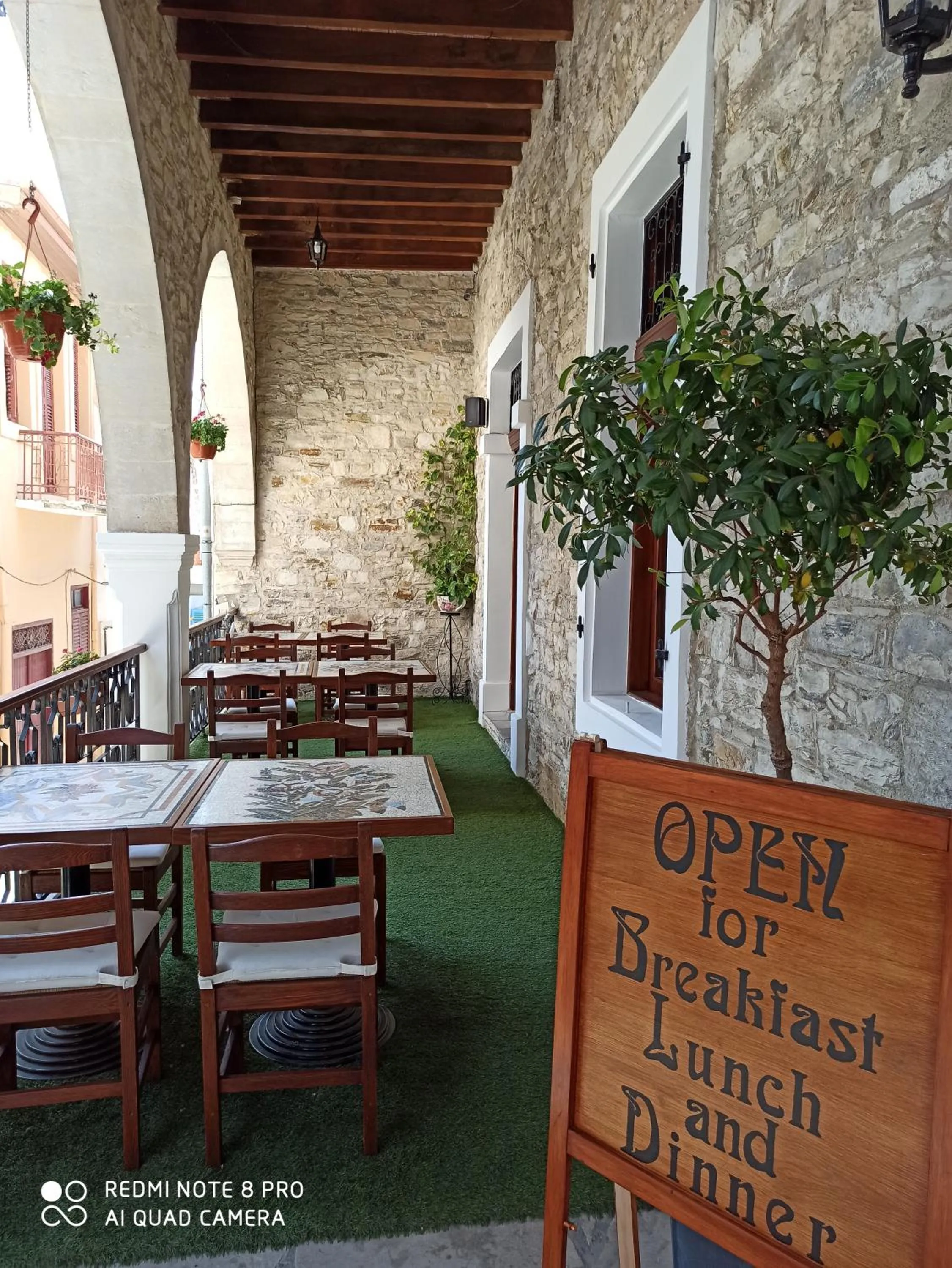 Restaurant/places to eat in Lefkara Hotel