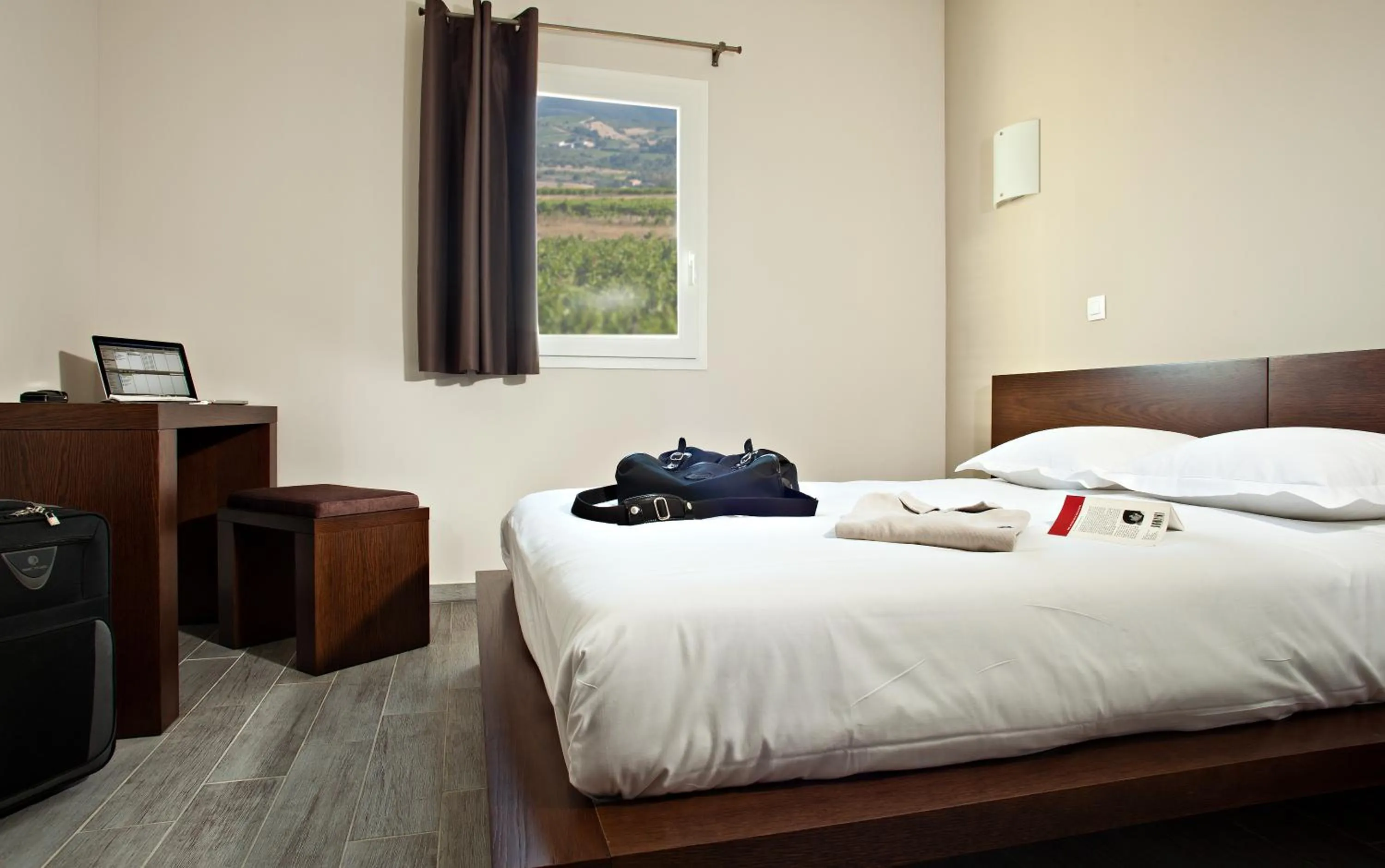 View (from property/room), Bed in Le Ya'Tis