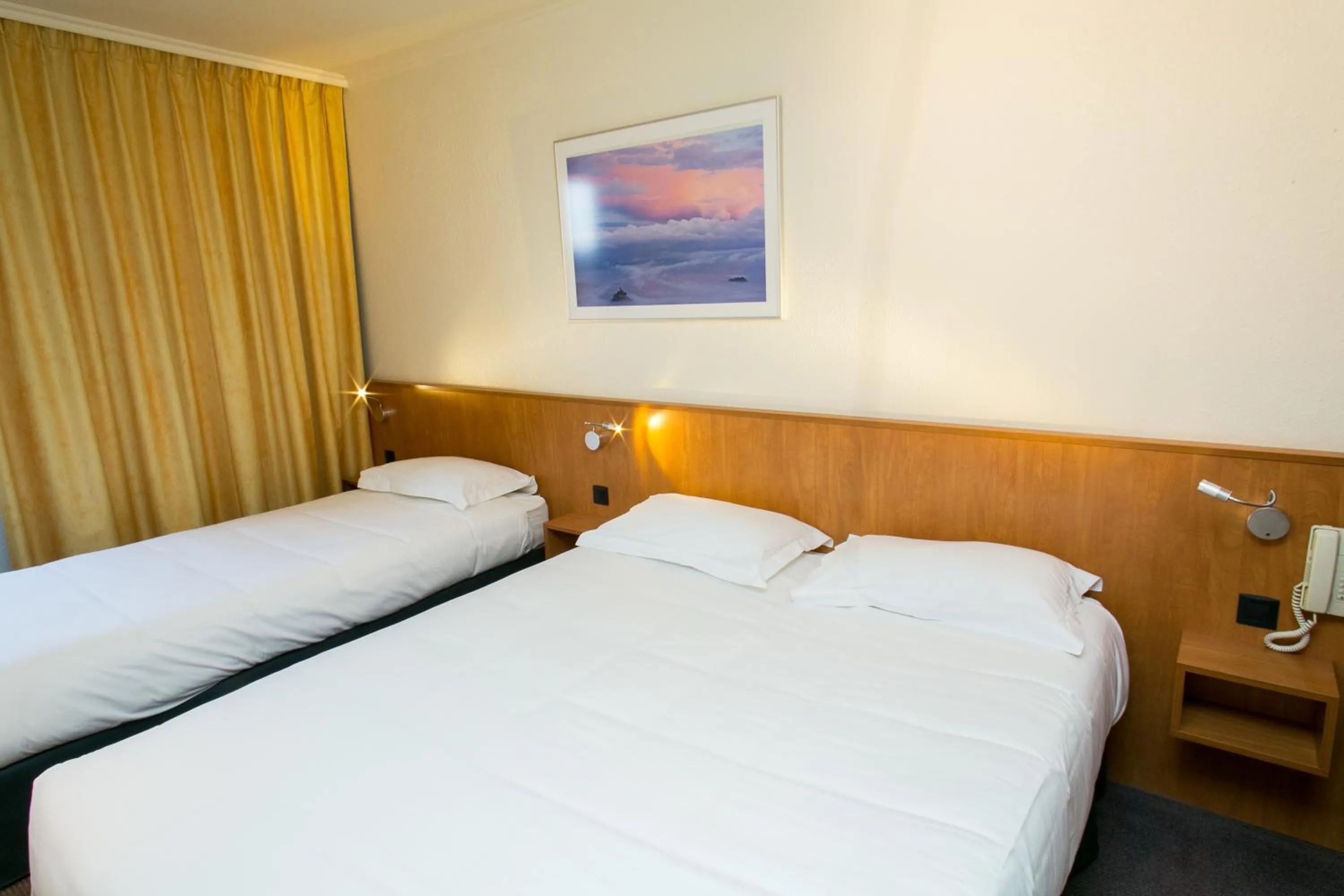 Bedroom, Bed in Hôtel Vert