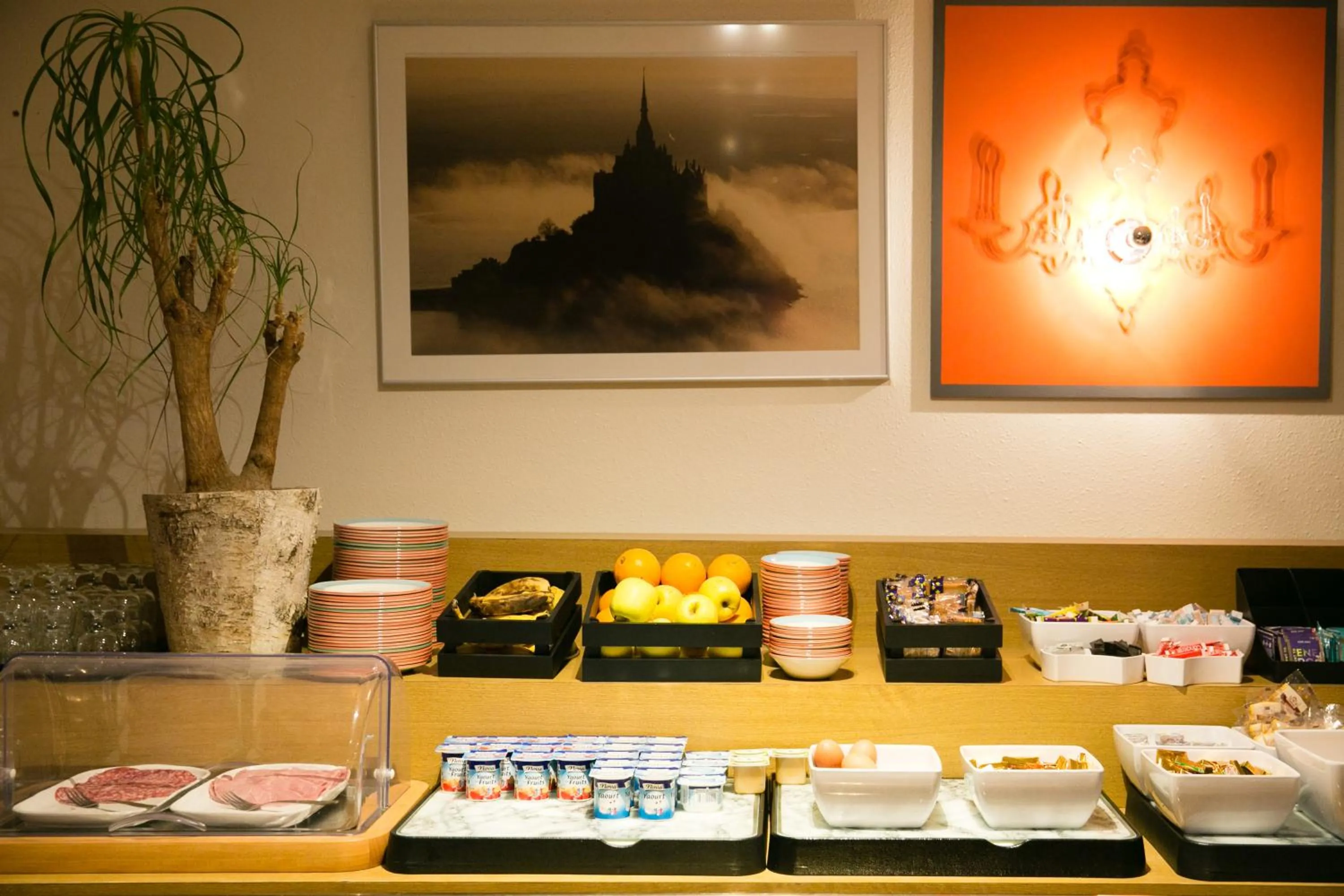 Continental breakfast in Hôtel Vert