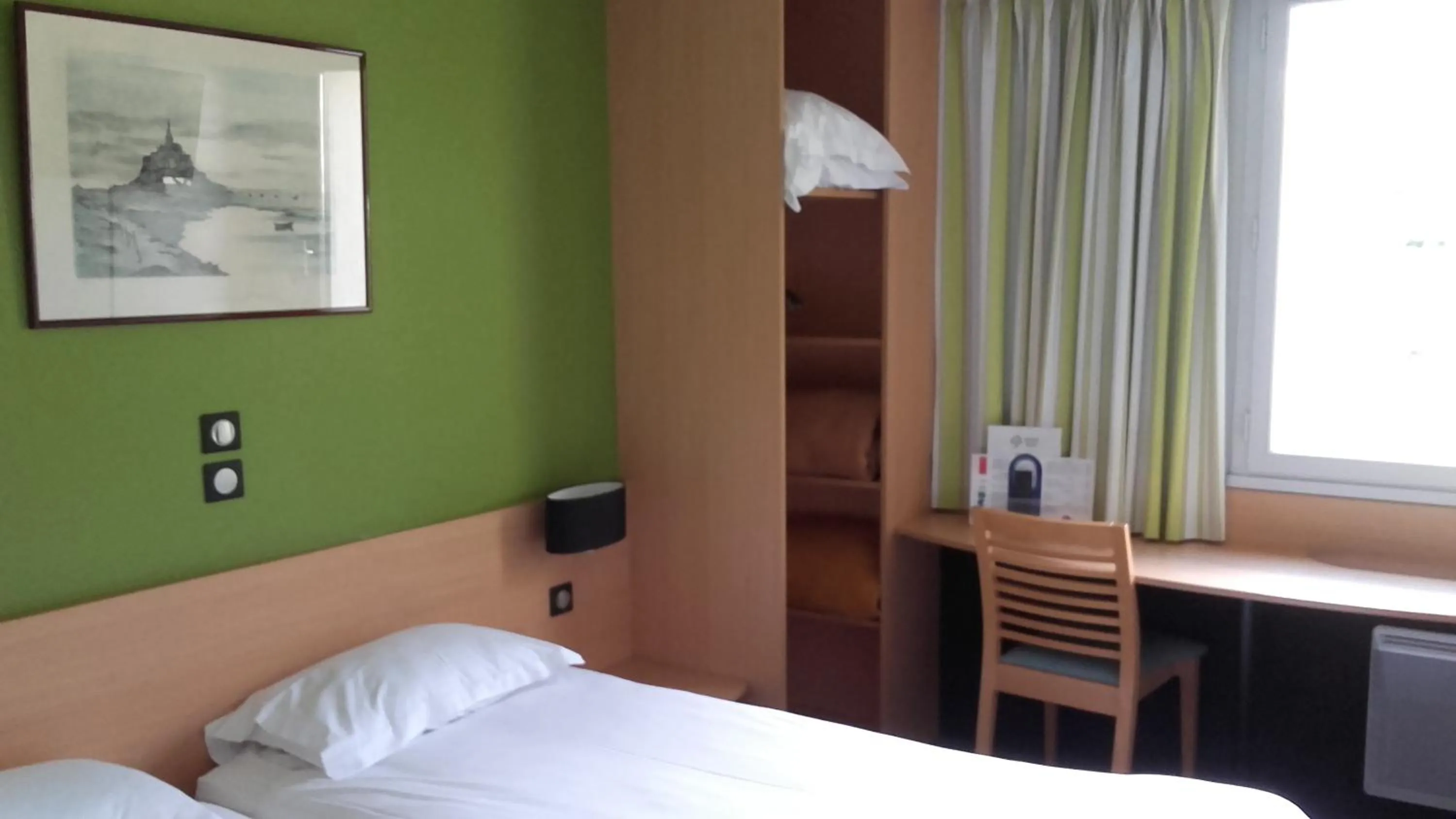 Bedroom, Bed in Hôtel Vert