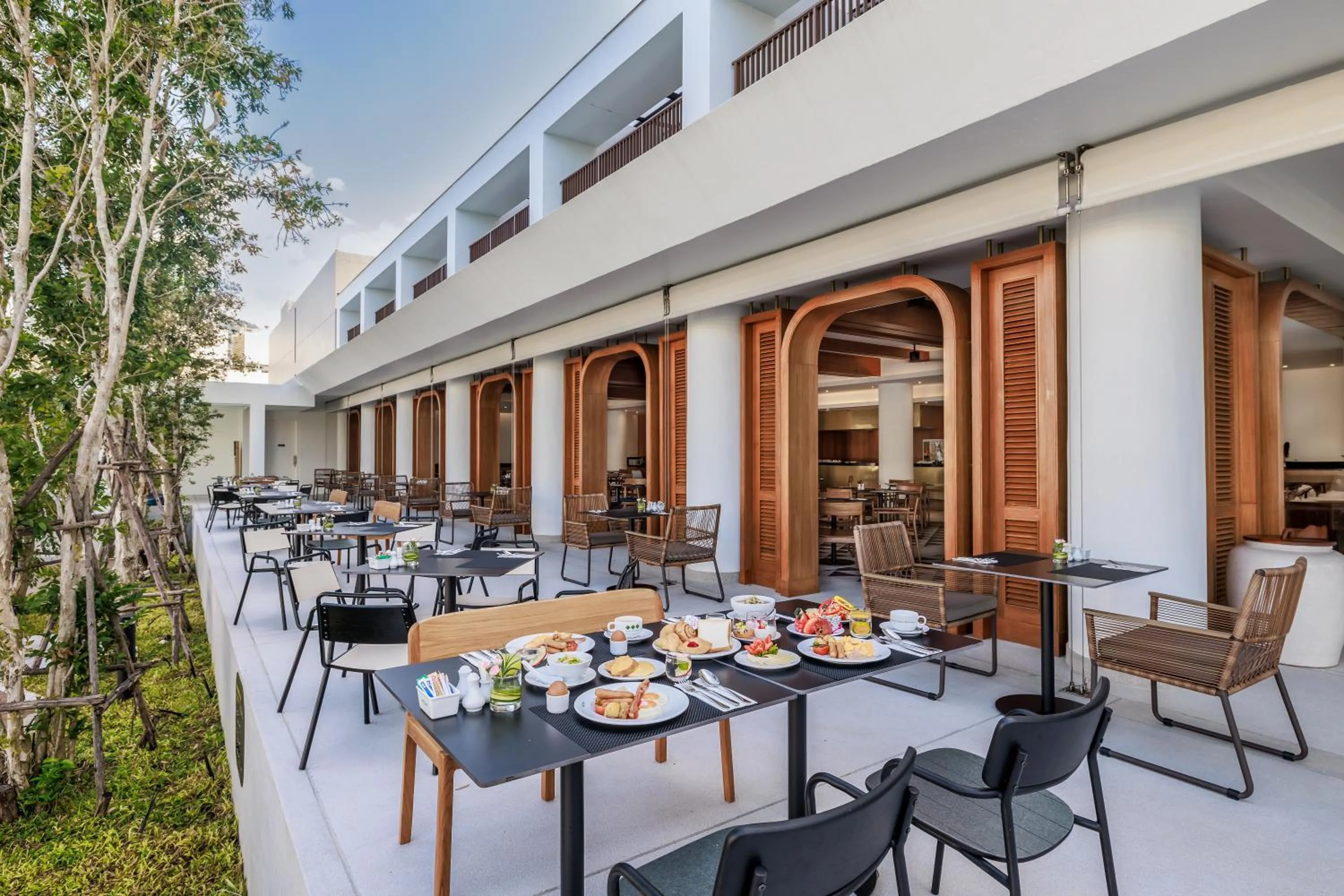 Restaurant/places to eat in Patong Beach Hotel by See2Sea