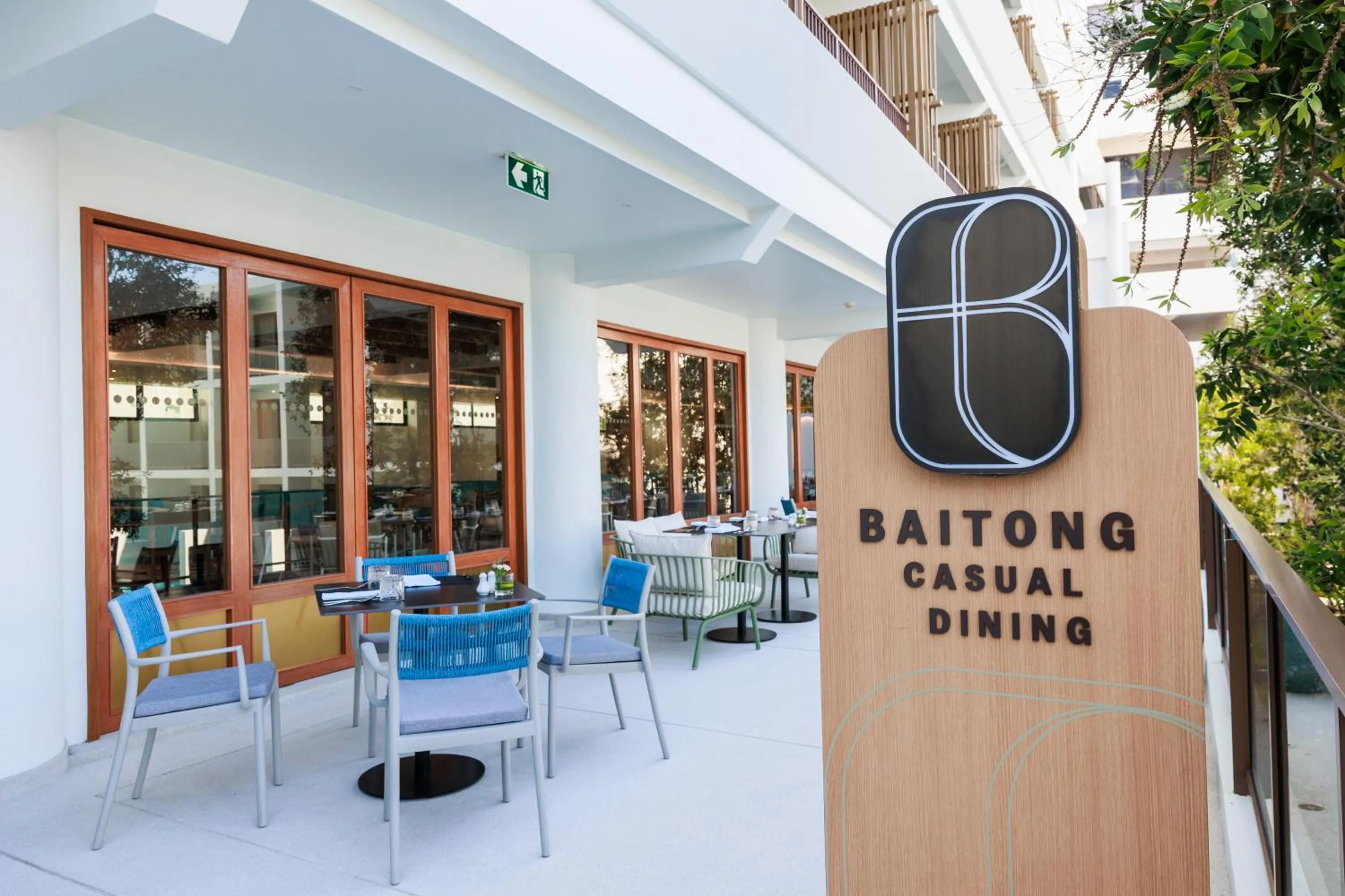 Restaurant/places to eat in Patong Beach Hotel by See2Sea