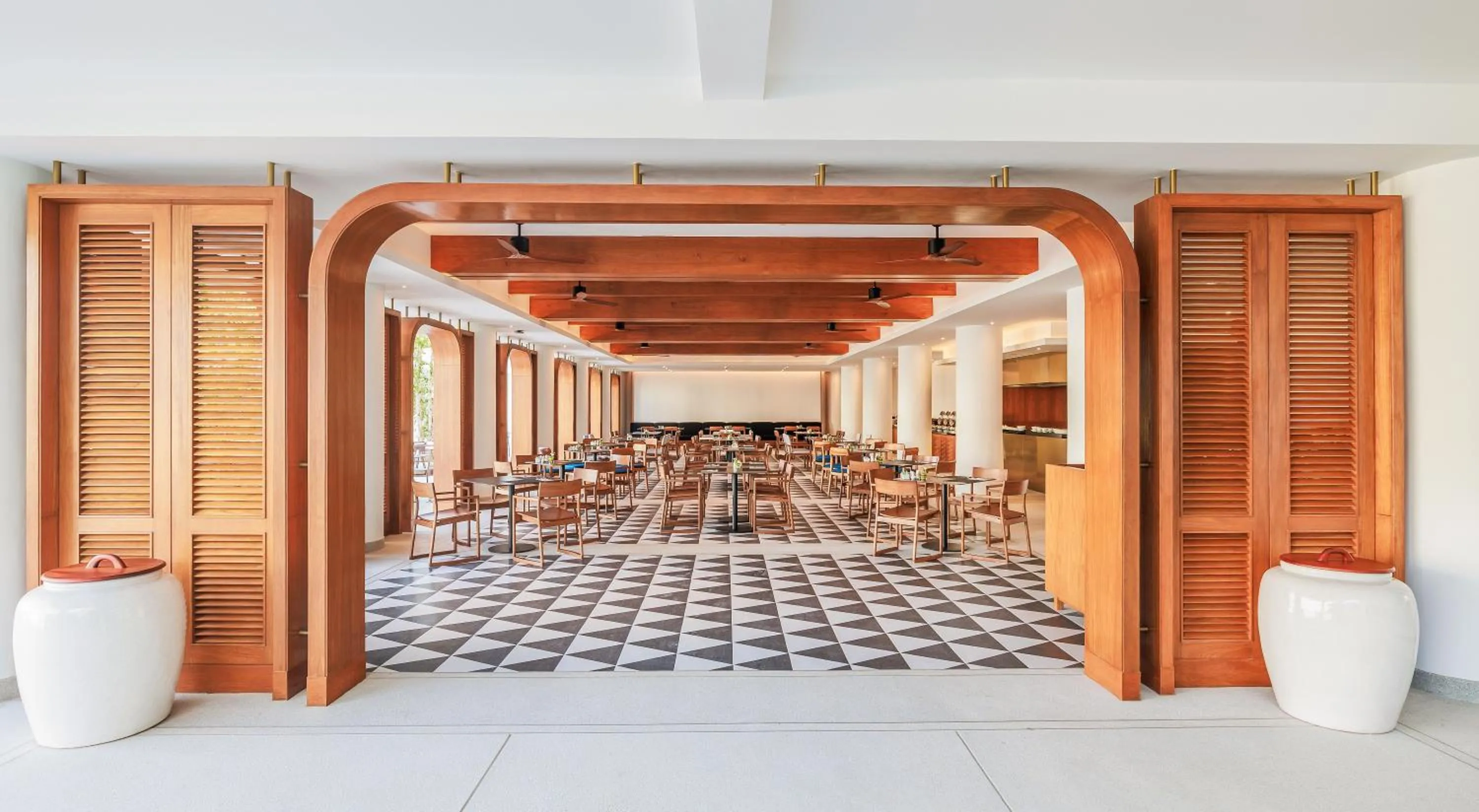 Restaurant/places to eat in Patong Beach Hotel by See2Sea