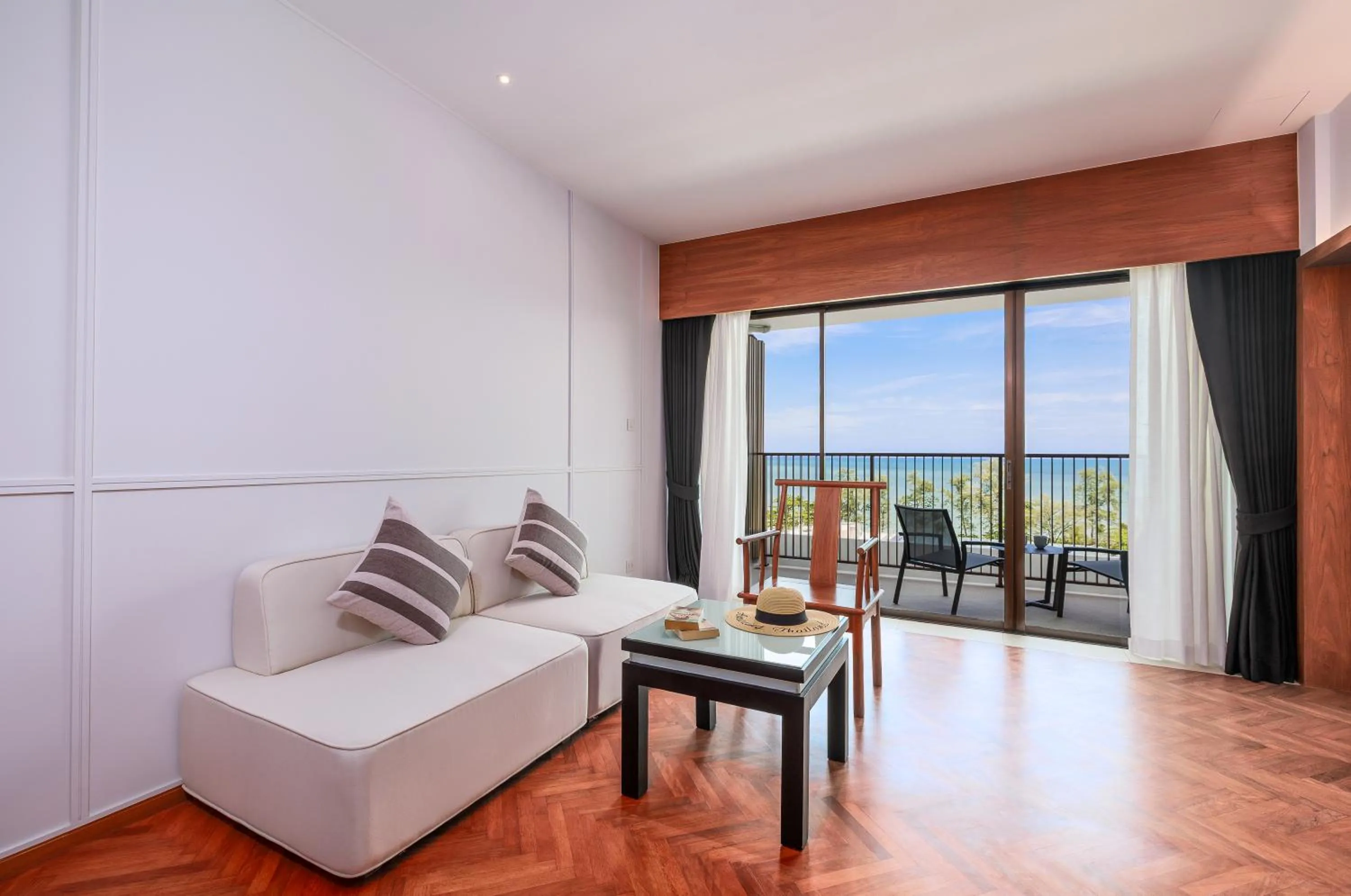 View (from property/room), Bed in Patong Beach Hotel by See2Sea