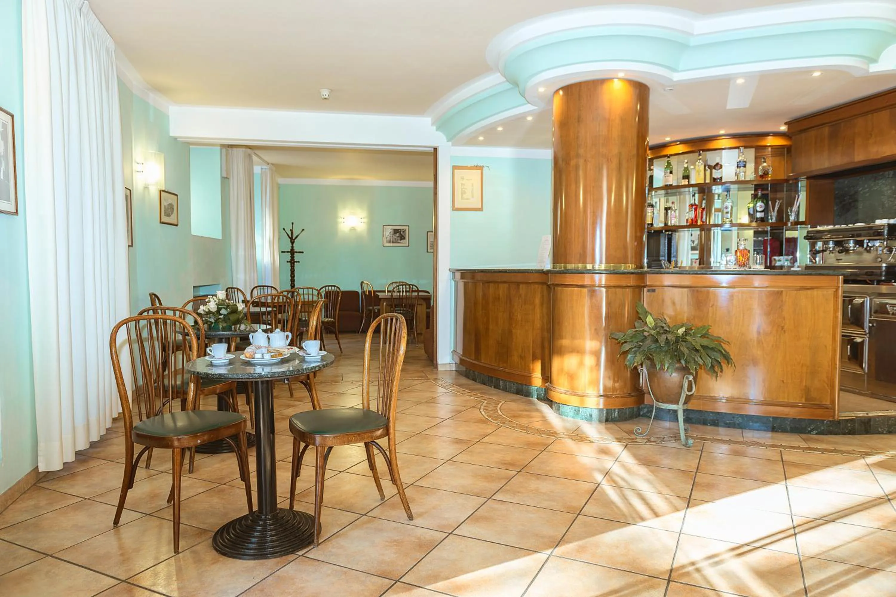 Lounge or bar in Hotel San Pietro