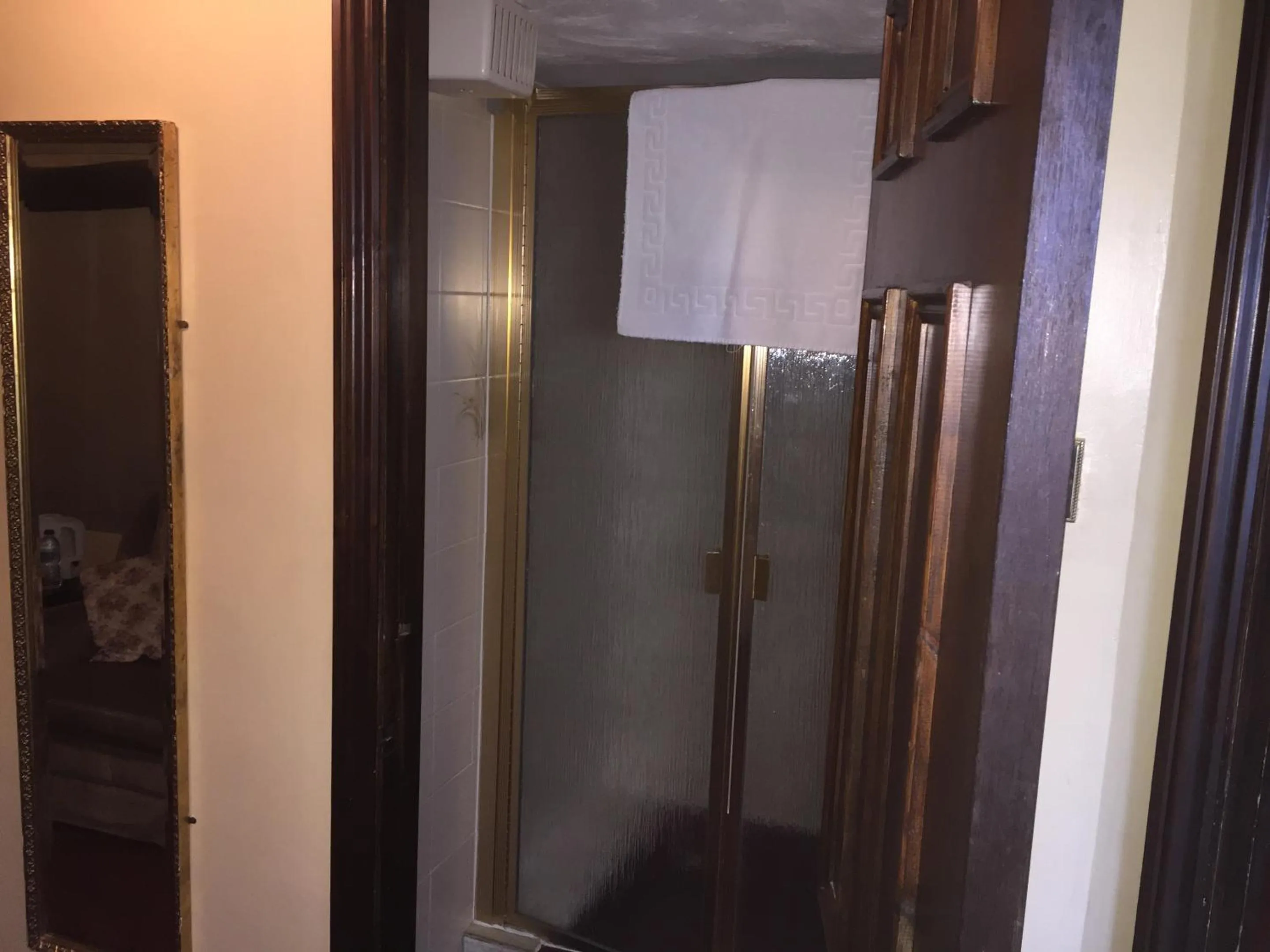 Bedroom in Cross Keys Hotel Chatteris