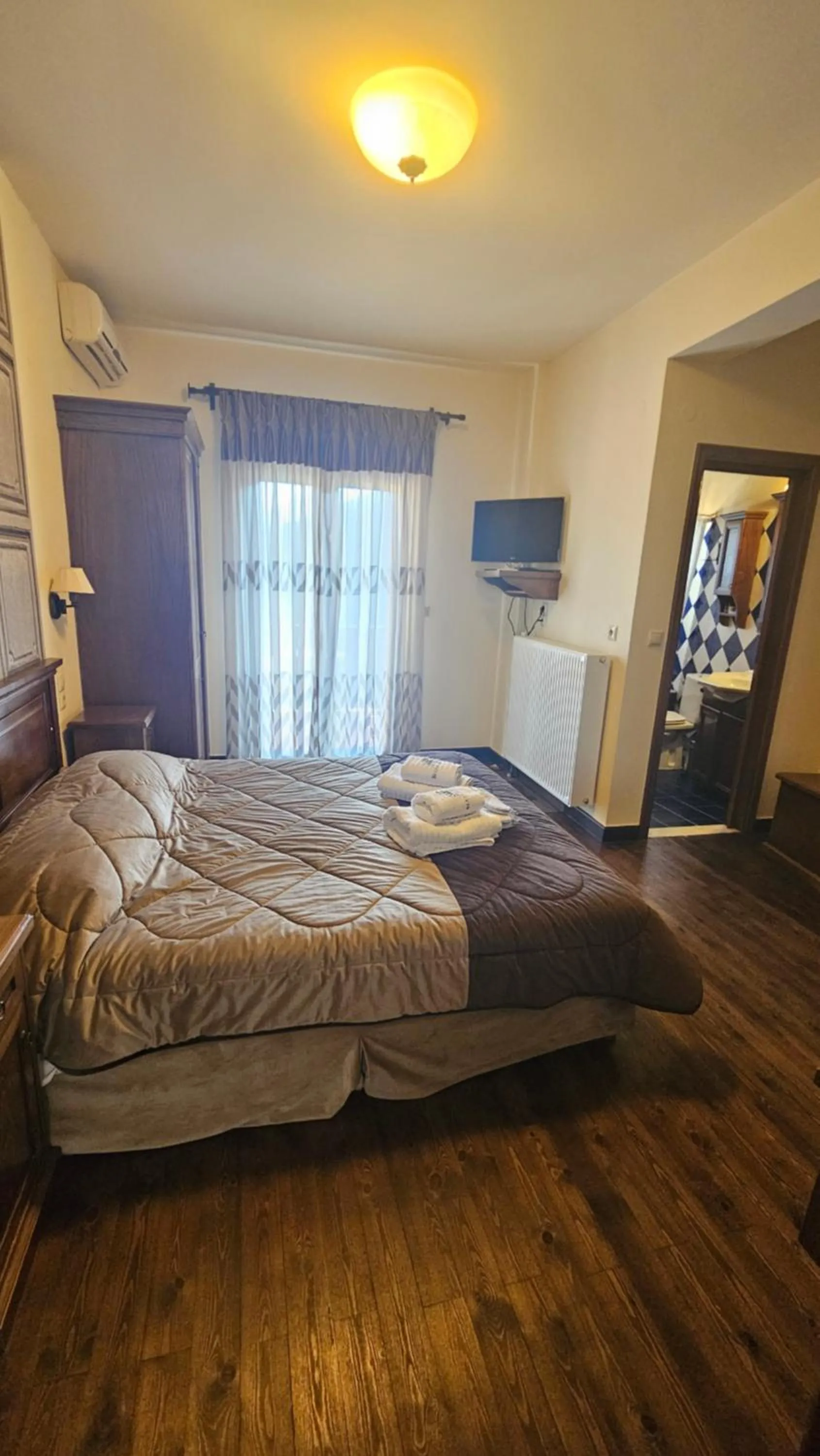 Bed in Villa Virginia Hotel