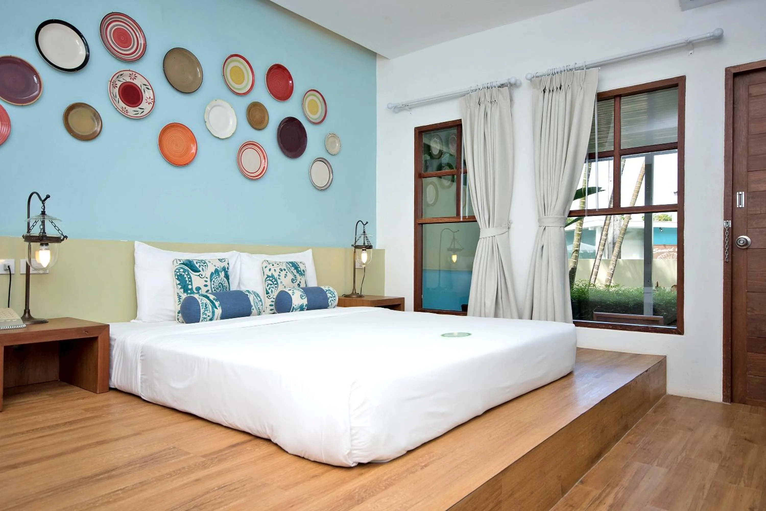 Bedroom, Bed in Aqua Beads Samed