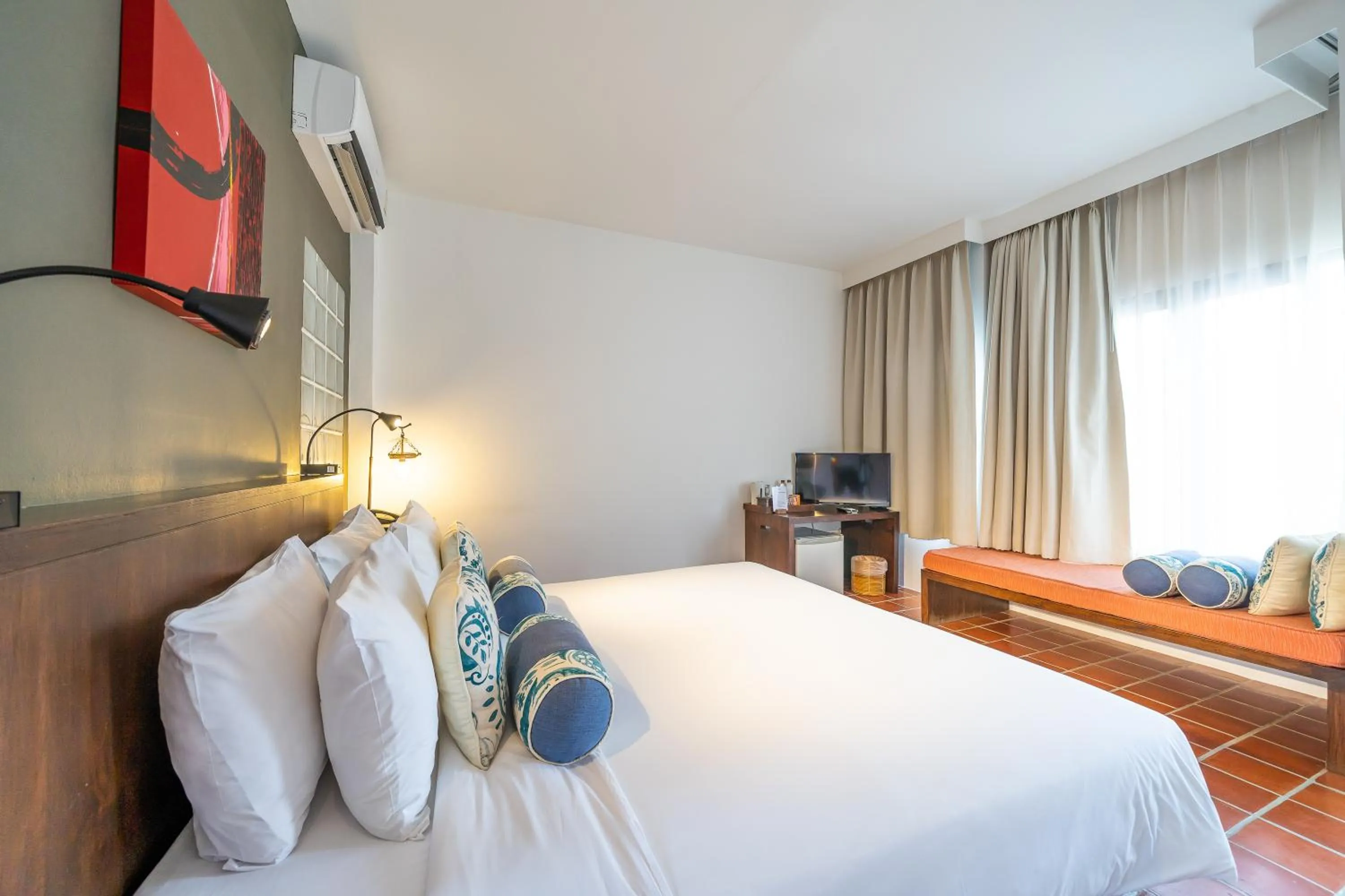 Photo of the whole room, Bed in Aqua Beads Samed