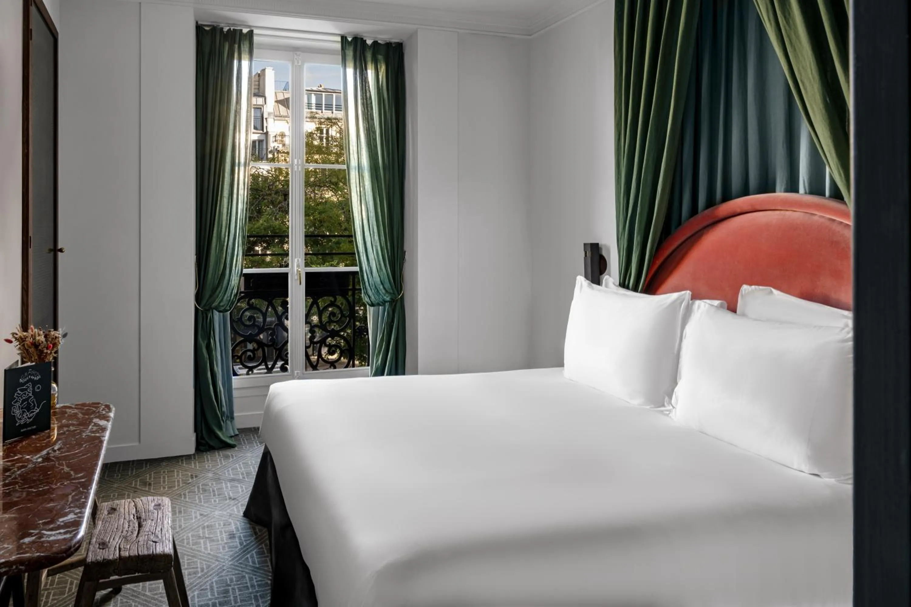 Bed in Grands Boulevards Experimental