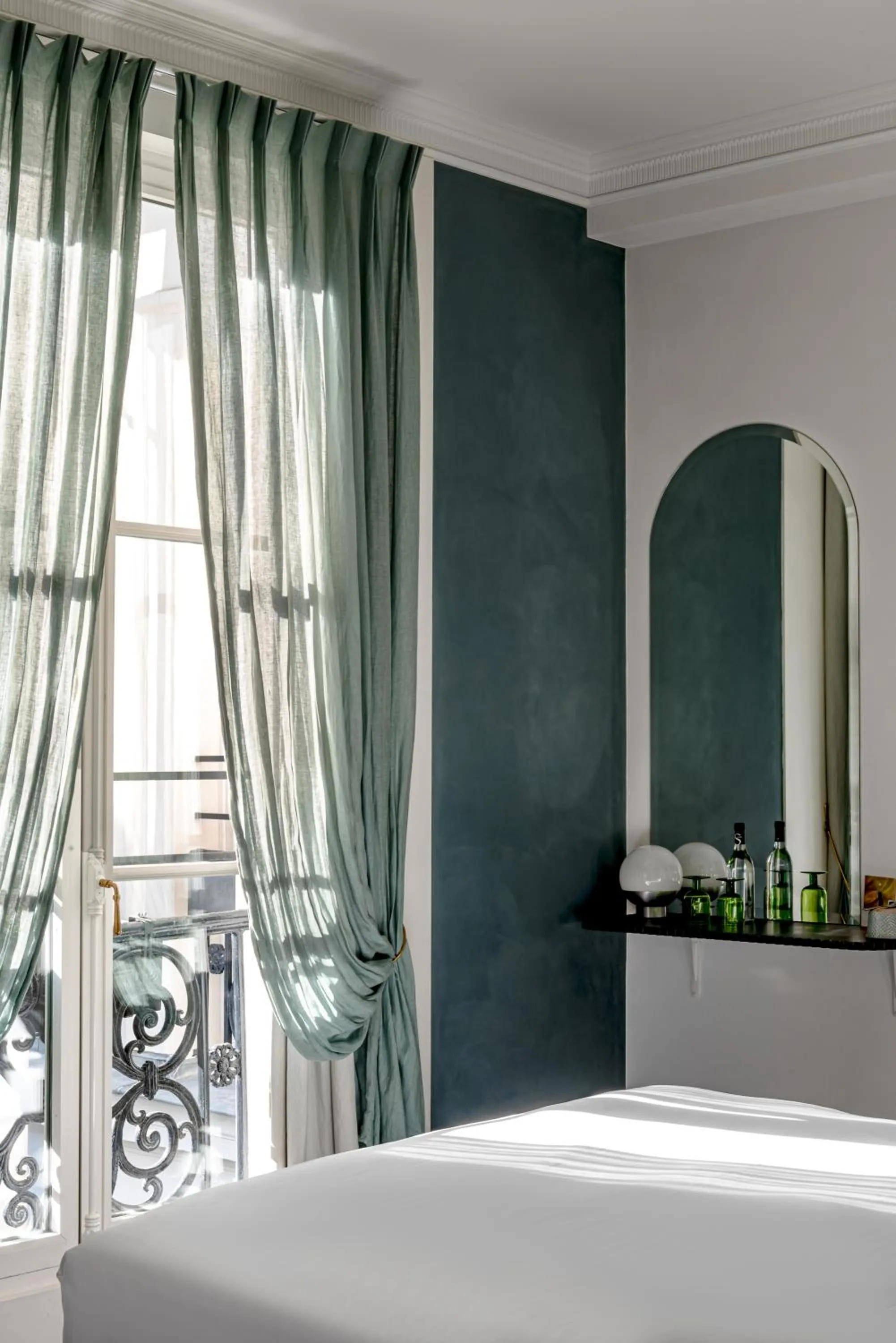 Bed in Grands Boulevards Experimental