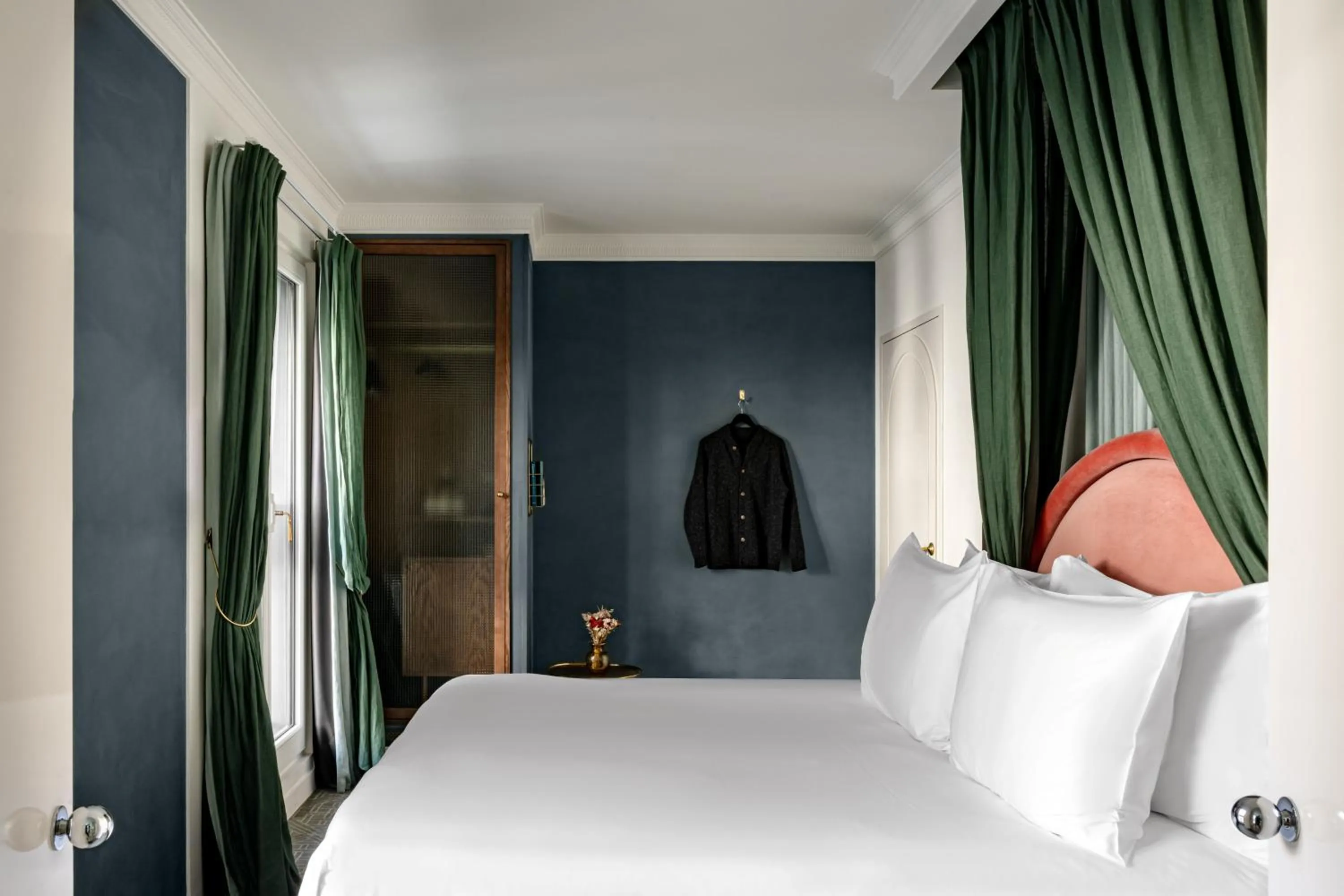 Bed in Grands Boulevards Experimental