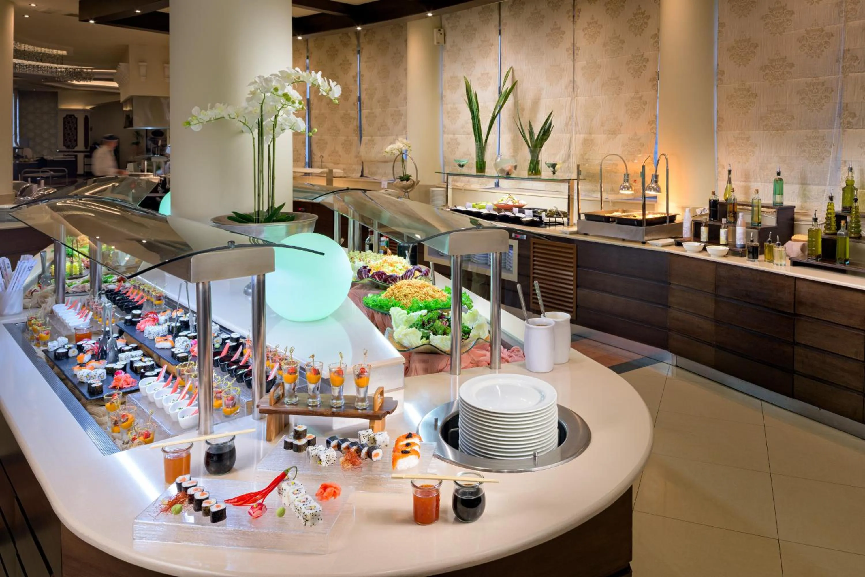 Restaurant/places to eat in La Marquise Luxury Resort Complex