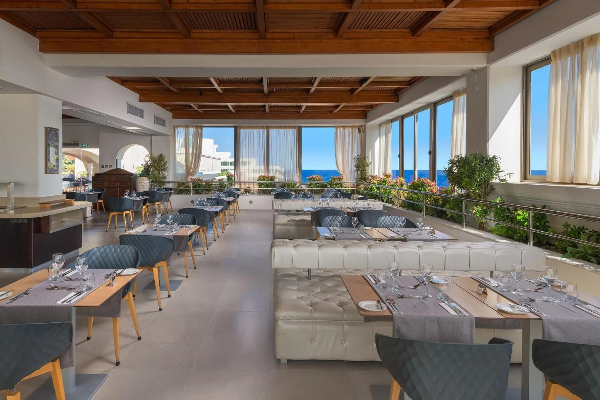 Restaurant/places to eat in La Marquise Luxury Resort Complex