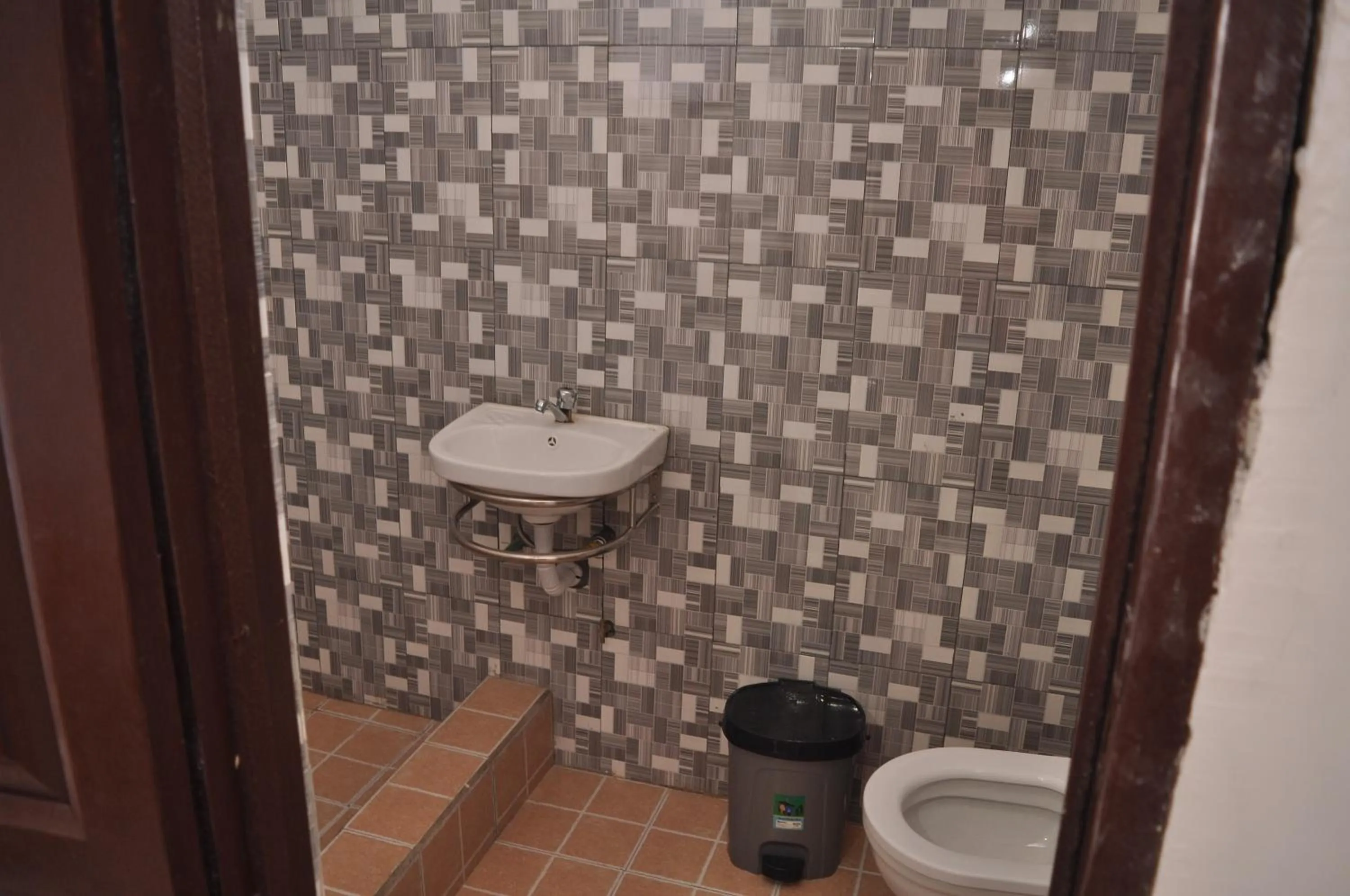 Toilet in BB Tributary Hotel