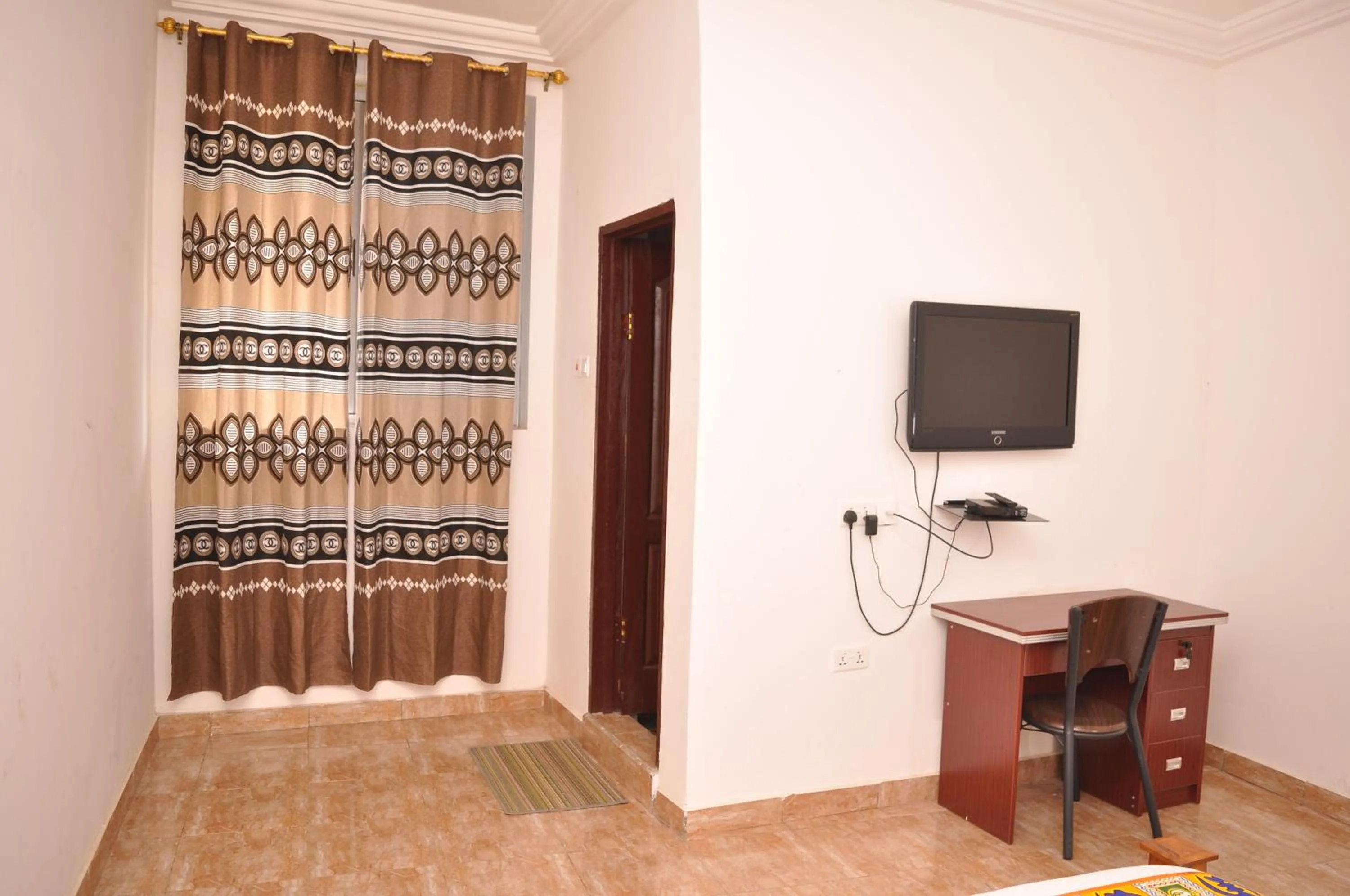 TV and multimedia in BB Tributary Hotel