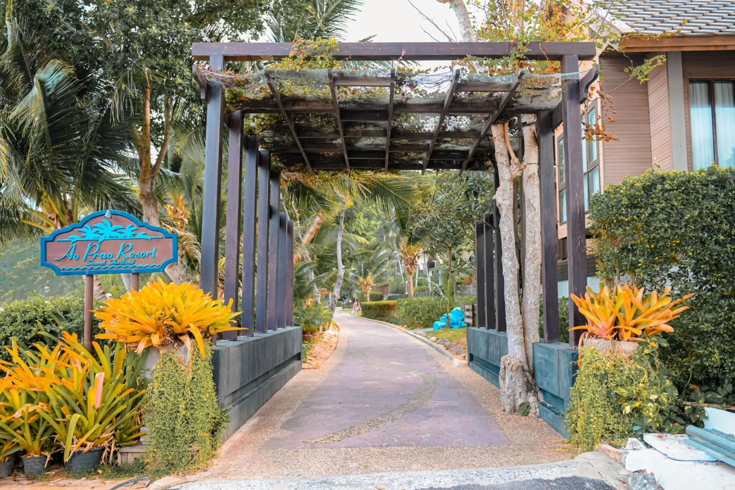 Facade/entrance in Ao Prao Resort