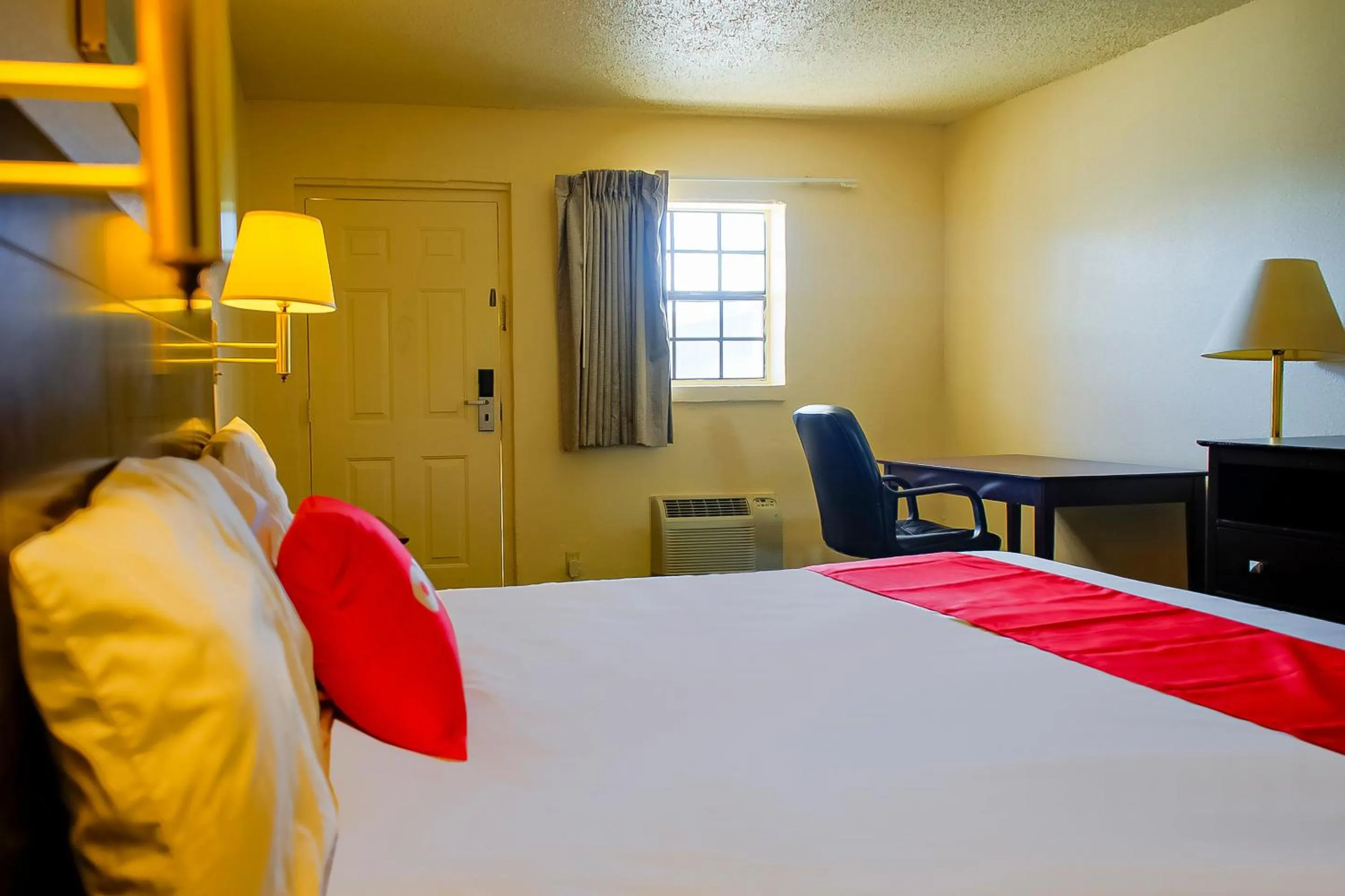 Bedroom, Bed in Duncan Inn by OYO, OK - Hwy 81 Near Chisholm Casino