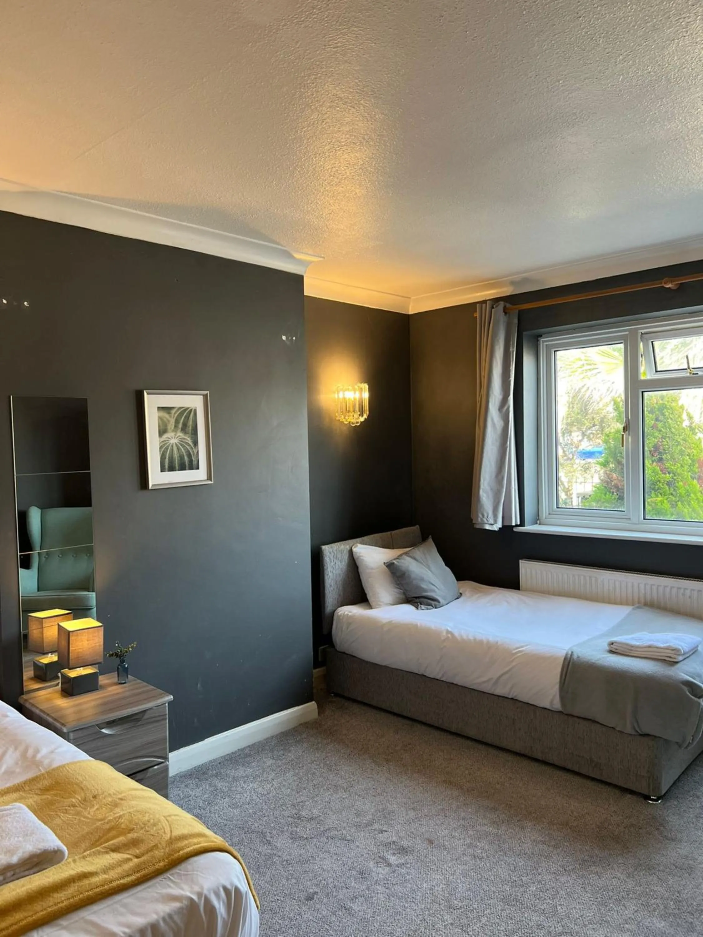 Bed in Airport Garden Rooms