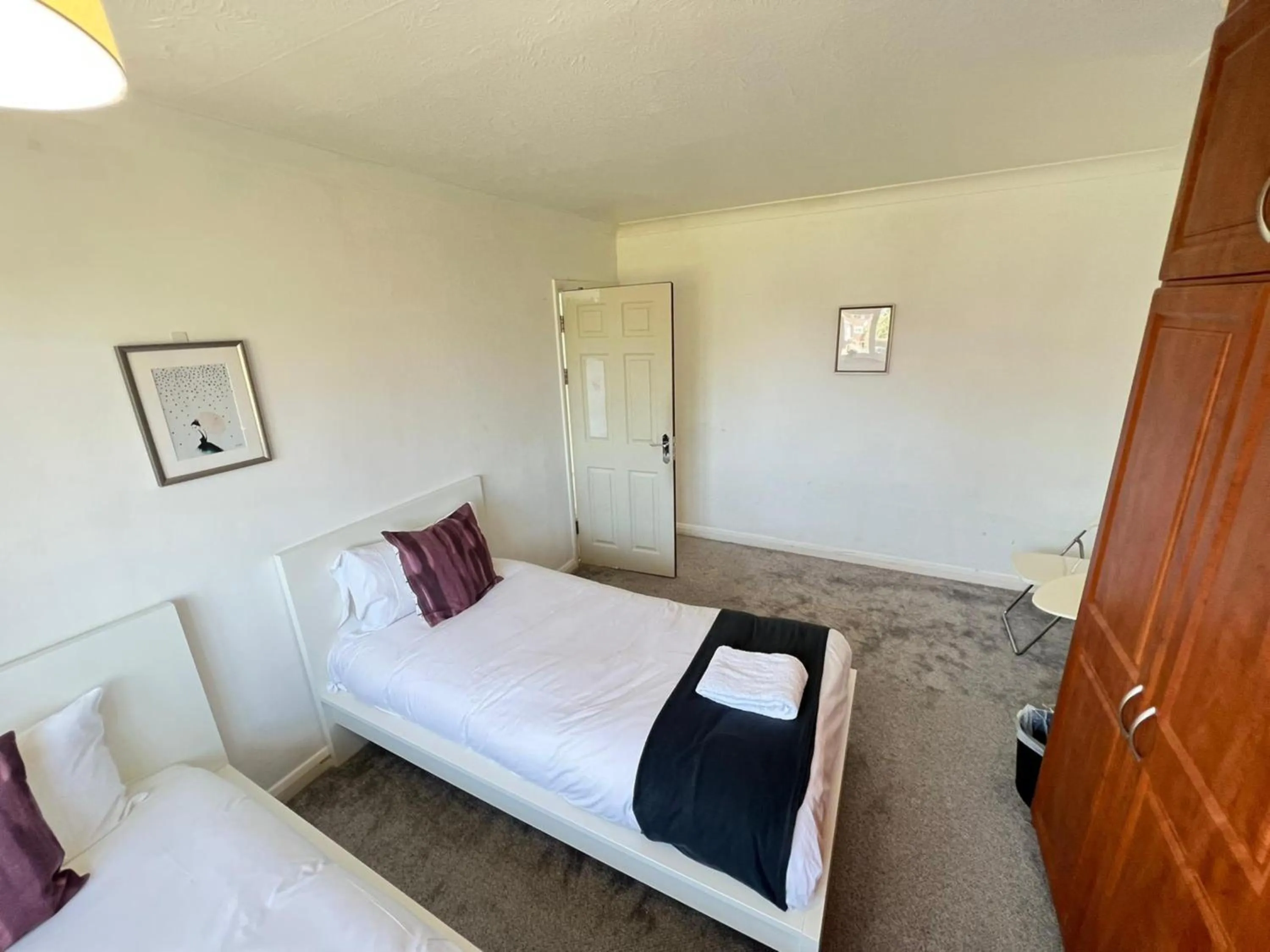 Bed in Airport Garden Rooms