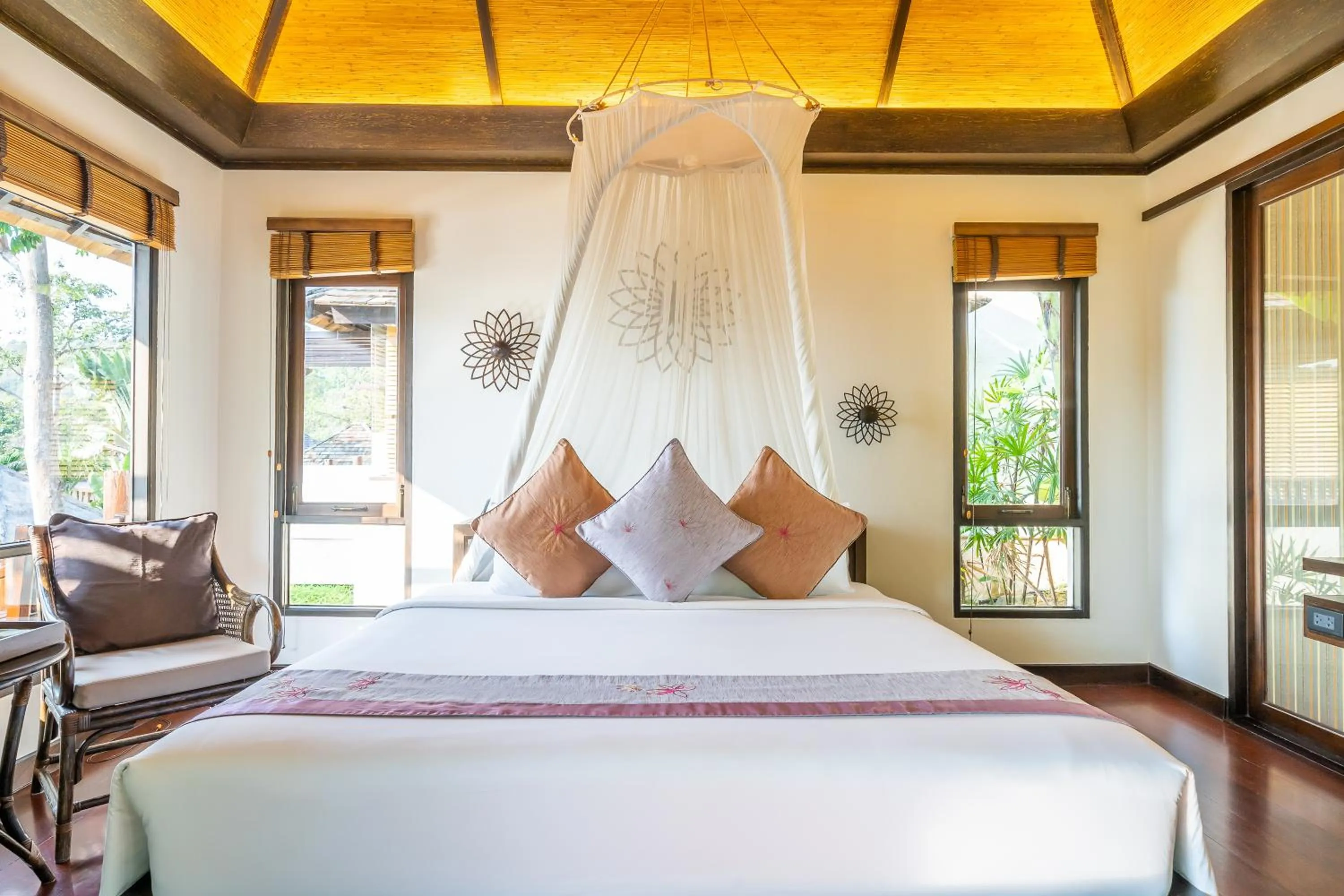 Bed in Le Vimarn Cottages & Spa