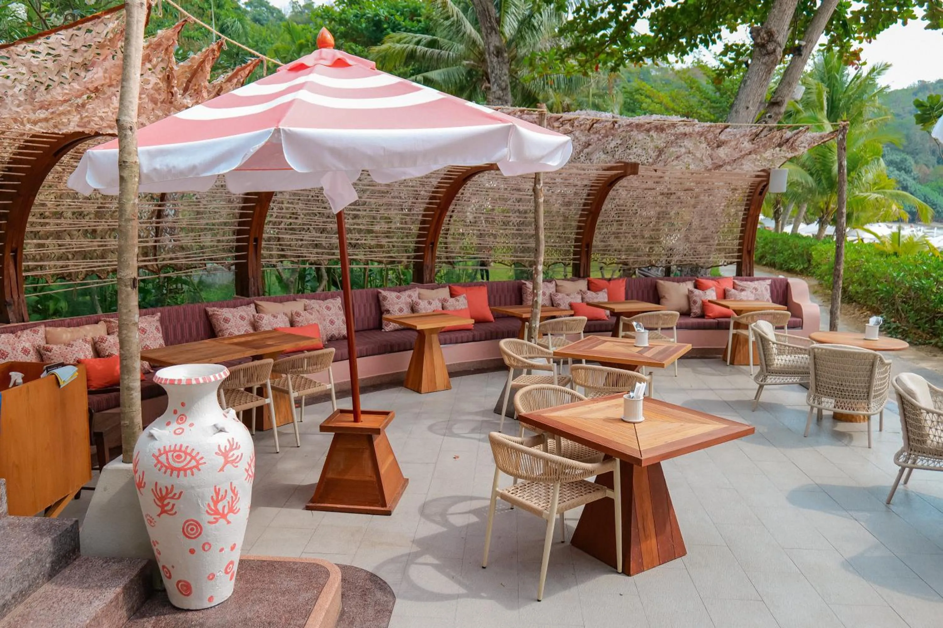 Restaurant/places to eat in Le Vimarn Cottages & Spa