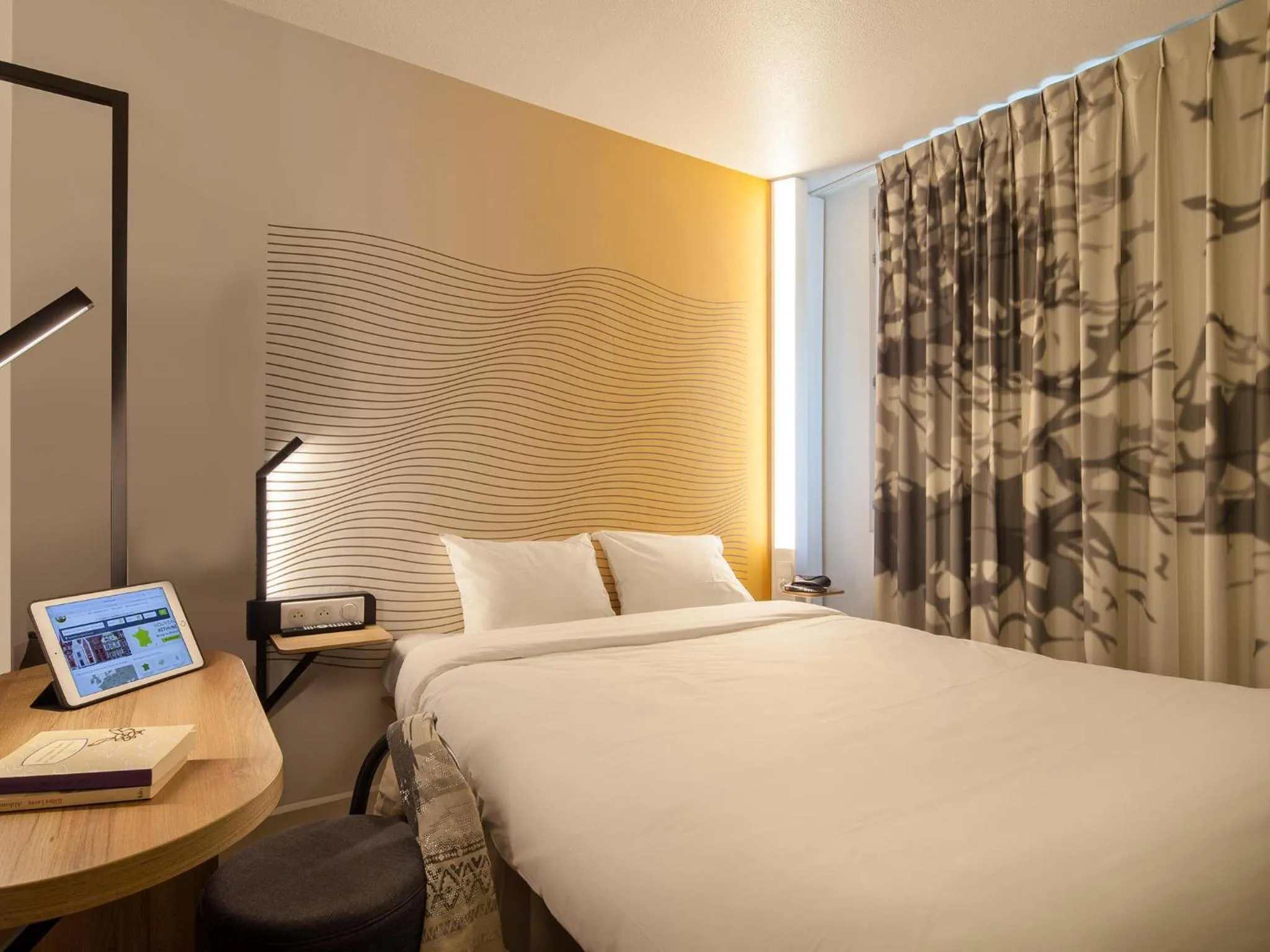 Photo of the whole room, Bed in B&B HOTEL LYON Centre Perrache