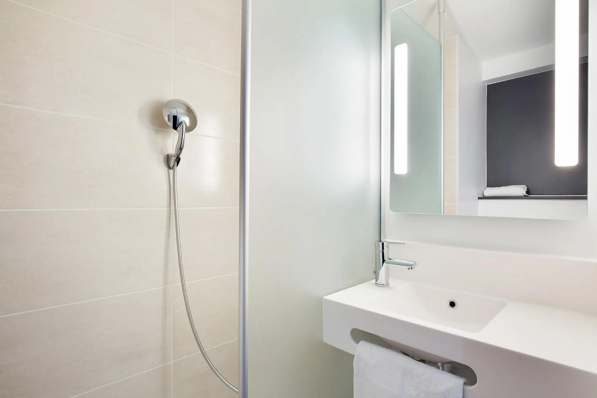 Bathroom in B&B HOTEL LYON Centre Perrache