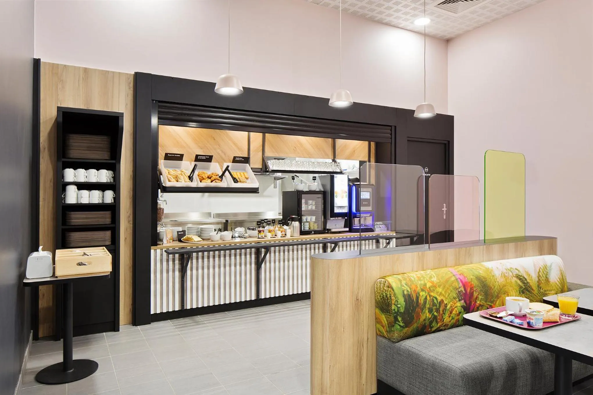 Restaurant/places to eat in B&B HOTEL LYON Centre Perrache