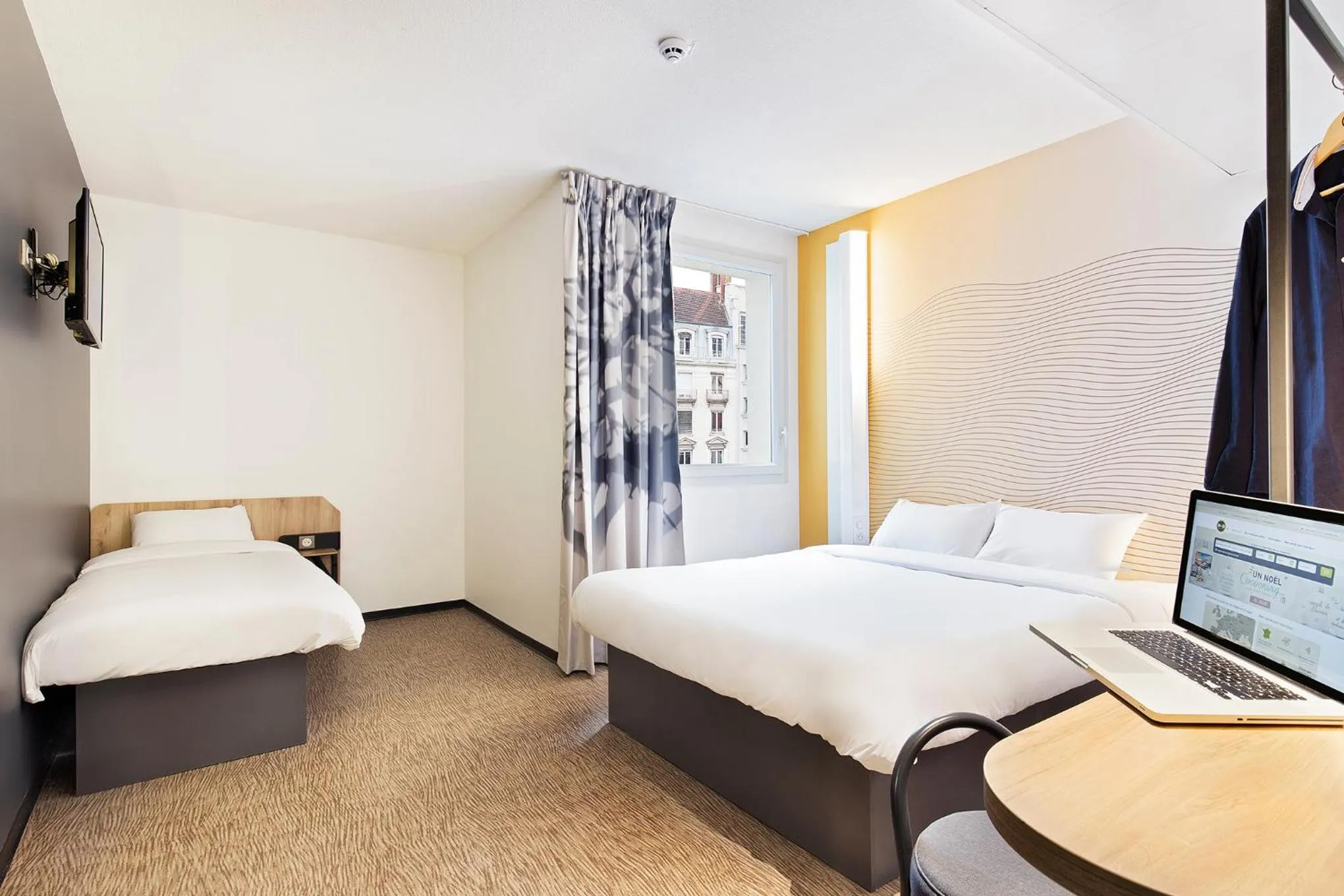 Photo of the whole room, Bed in B&B HOTEL LYON Centre Perrache