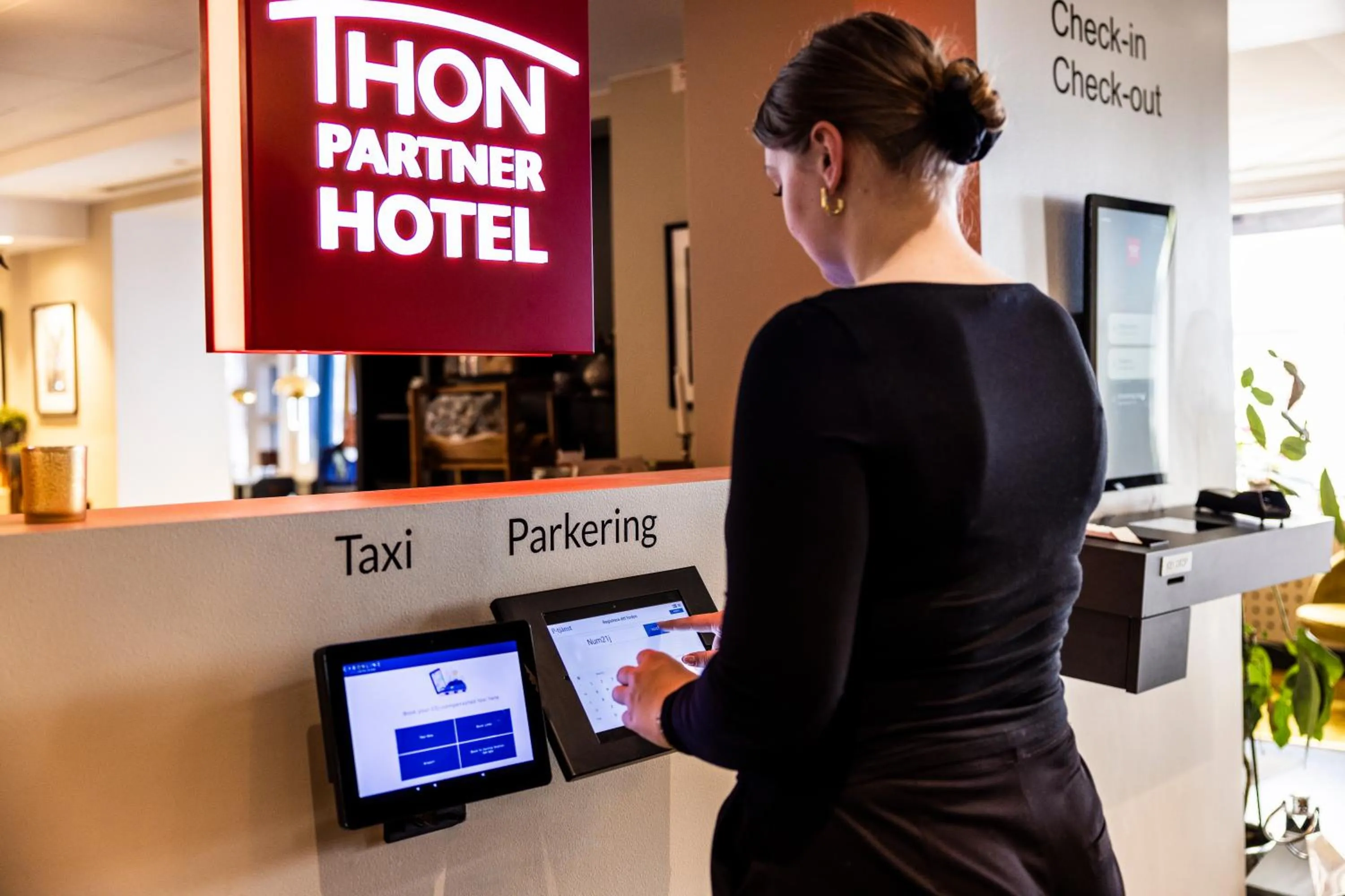 Lobby or reception in Thon Partner Hotel Dockyard