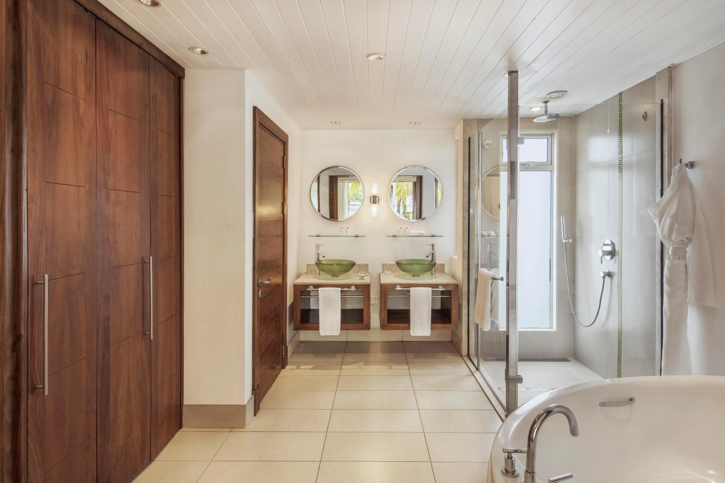 Shower in Tamassa Bel Ombre