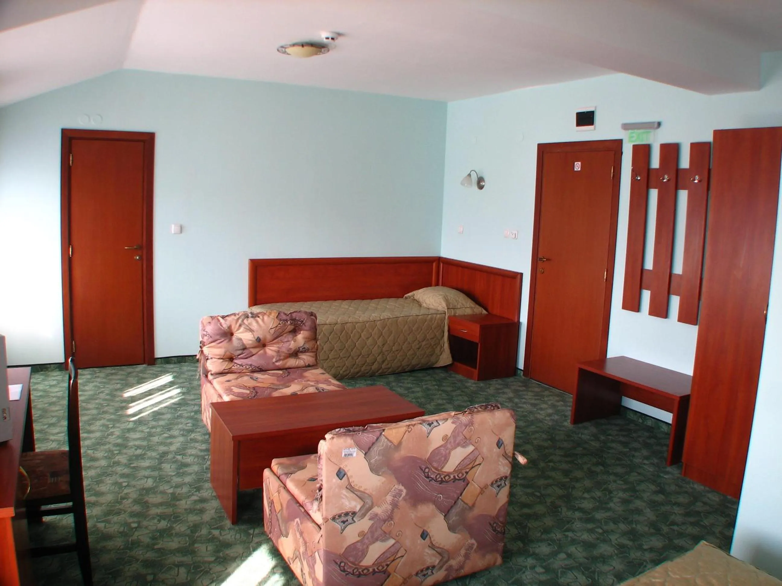 Living room, Bed in Bariakov Family Hotel