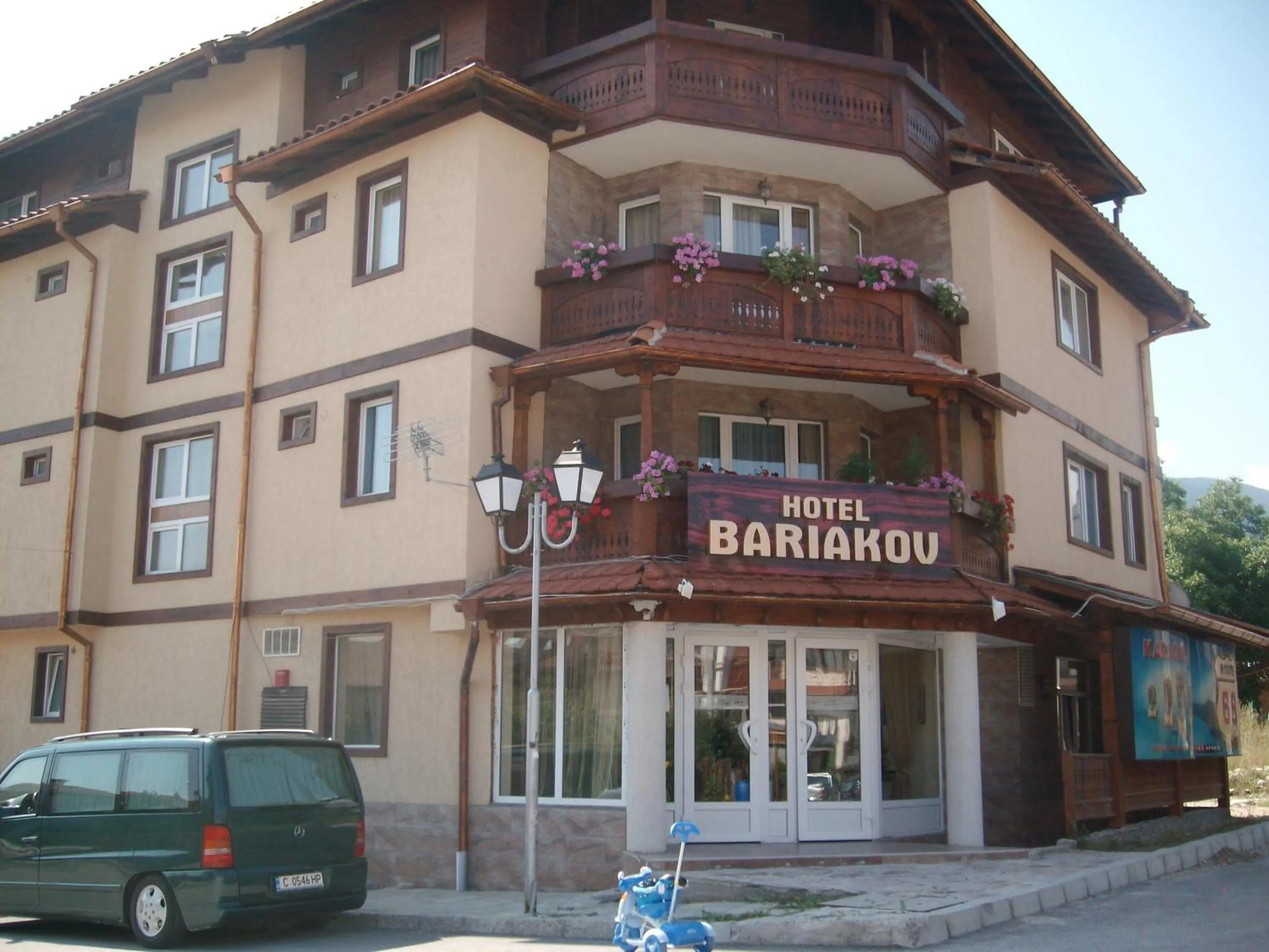 Facade/entrance in Bariakov Family Hotel