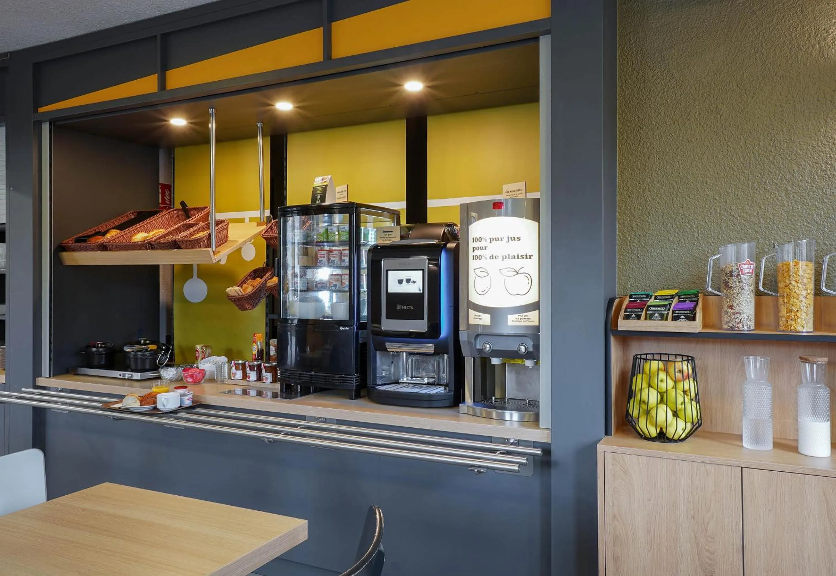 Breakfast in B&B HOTEL Aix-en-Provence Pont de l'Arc