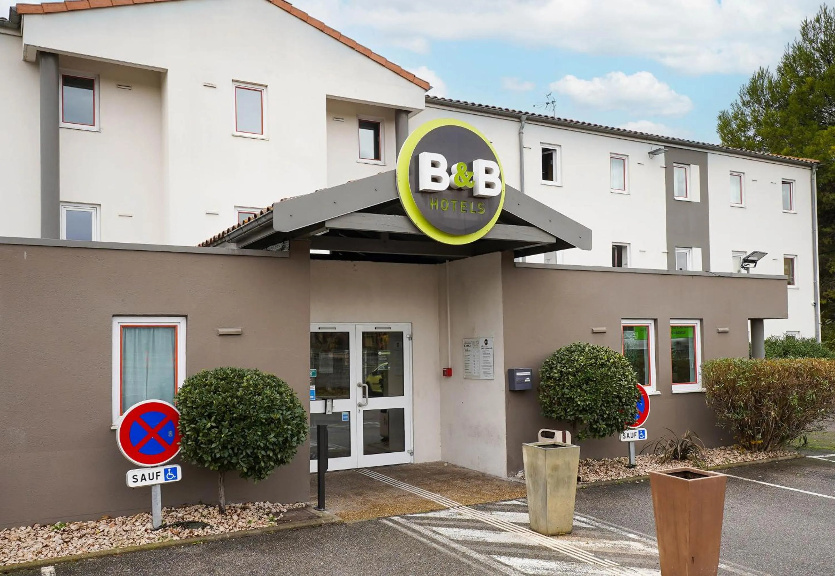 Property building in B&B HOTEL Aix-en-Provence Pont de l'Arc