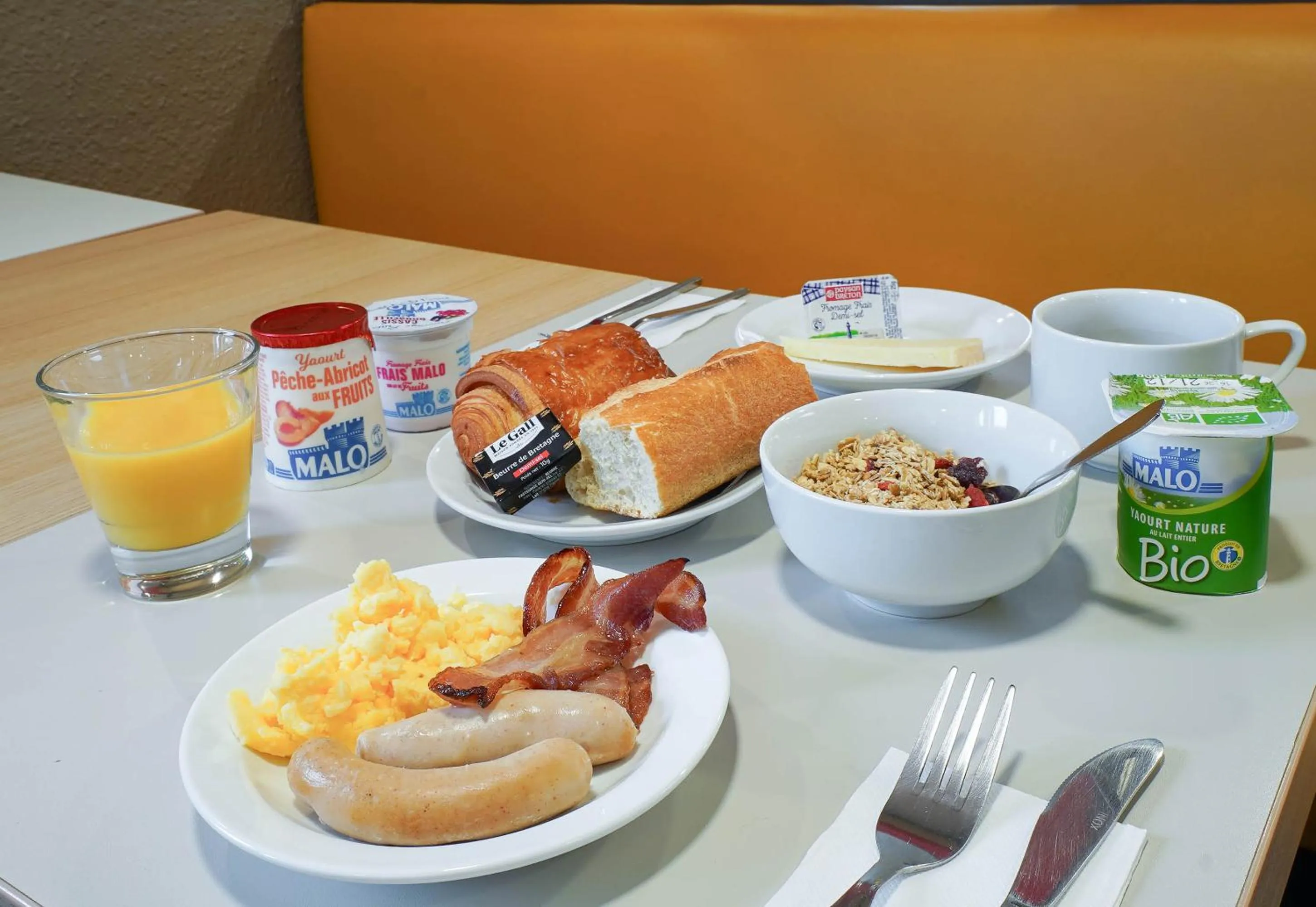 Breakfast in B&B HOTEL Aix-en-Provence Pont de l'Arc