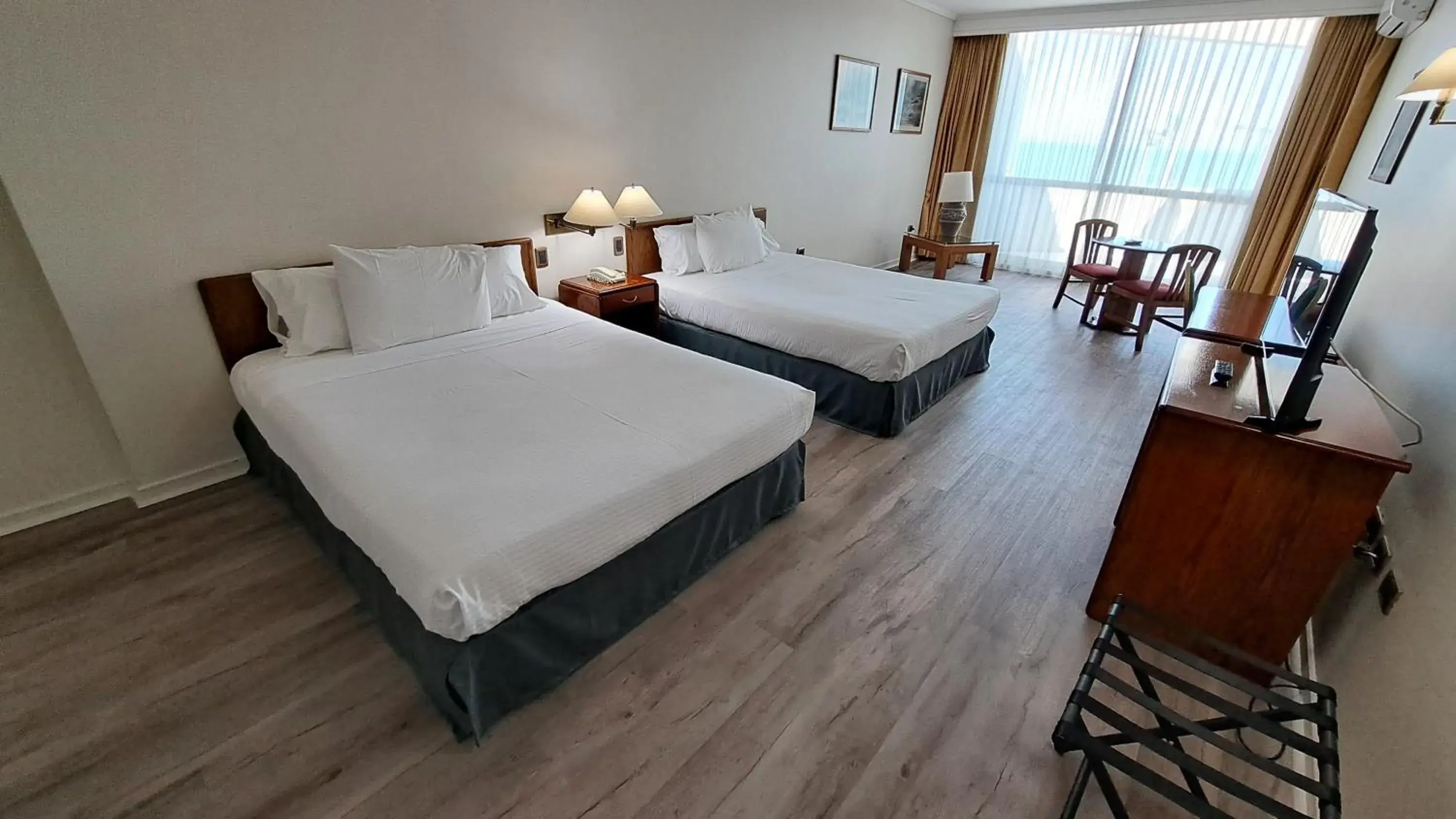 Queen Room with Two Queen Beds - single occupancy in Hotel Diego De Almagro Costanera - Antofagasta Queen Room with Two Queen Beds - single occupancy in Hotel Diego De Almagro Costanera - Antofagasta