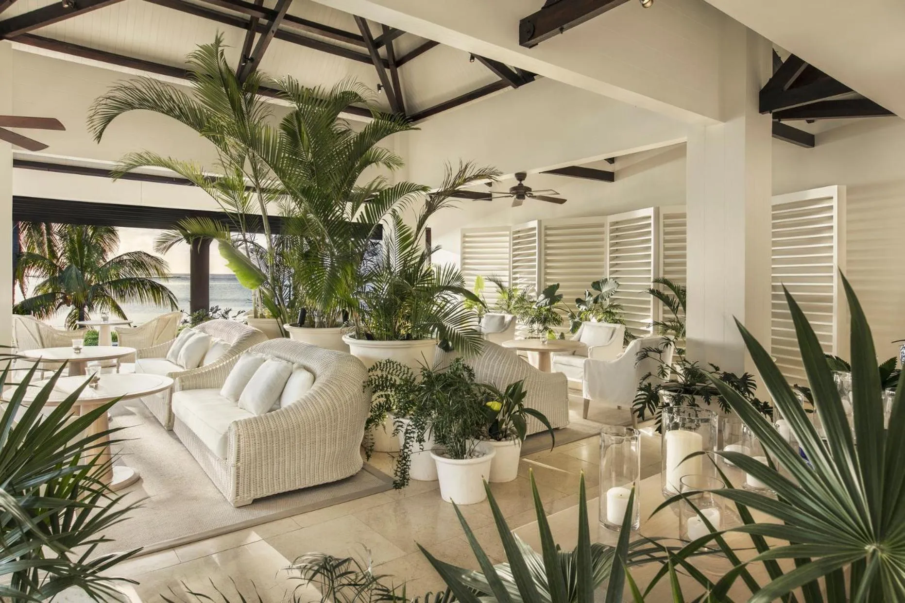 Lounge or bar in LUX* Le Morne Resort