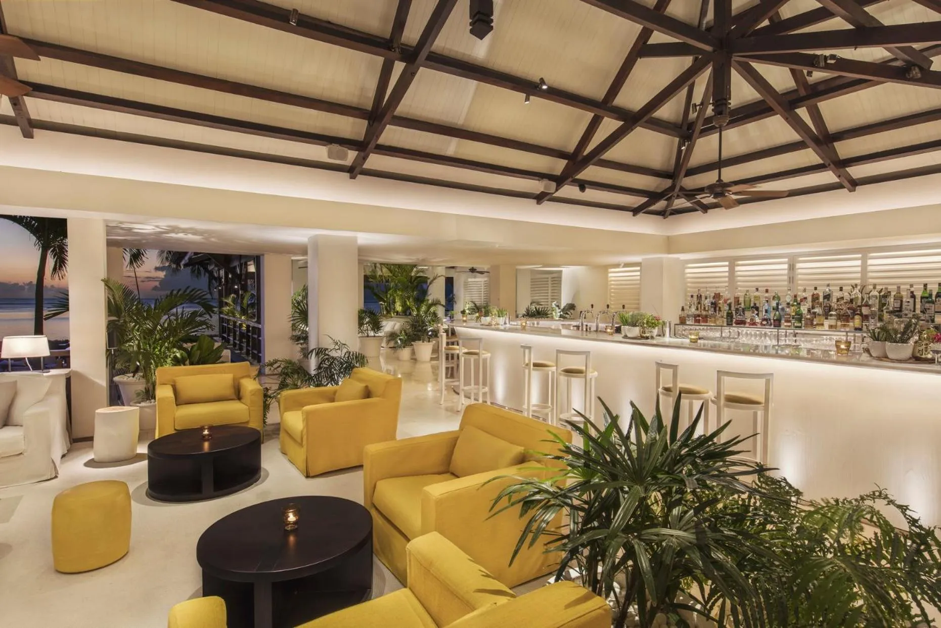 Lounge or bar in LUX* Le Morne Resort