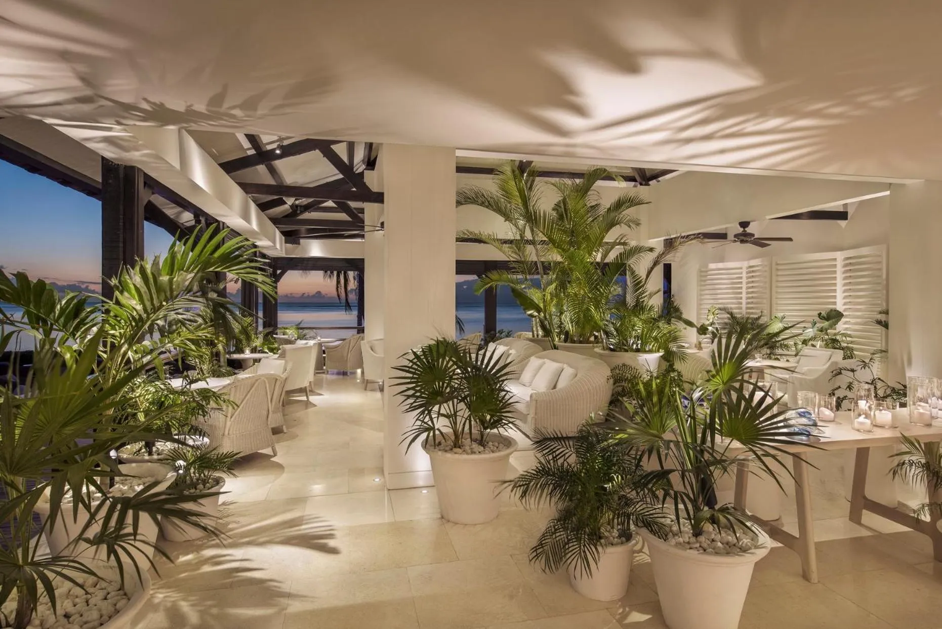 Lounge or bar in LUX* Le Morne Resort