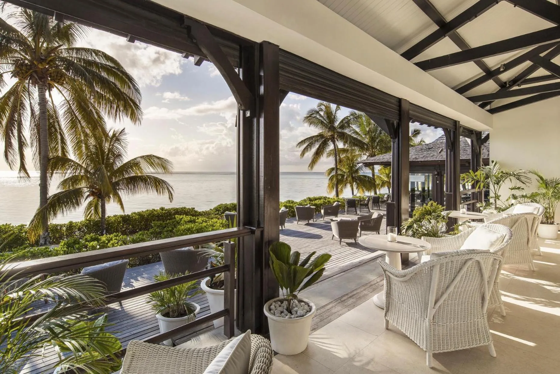 Lounge or bar in LUX* Le Morne Resort