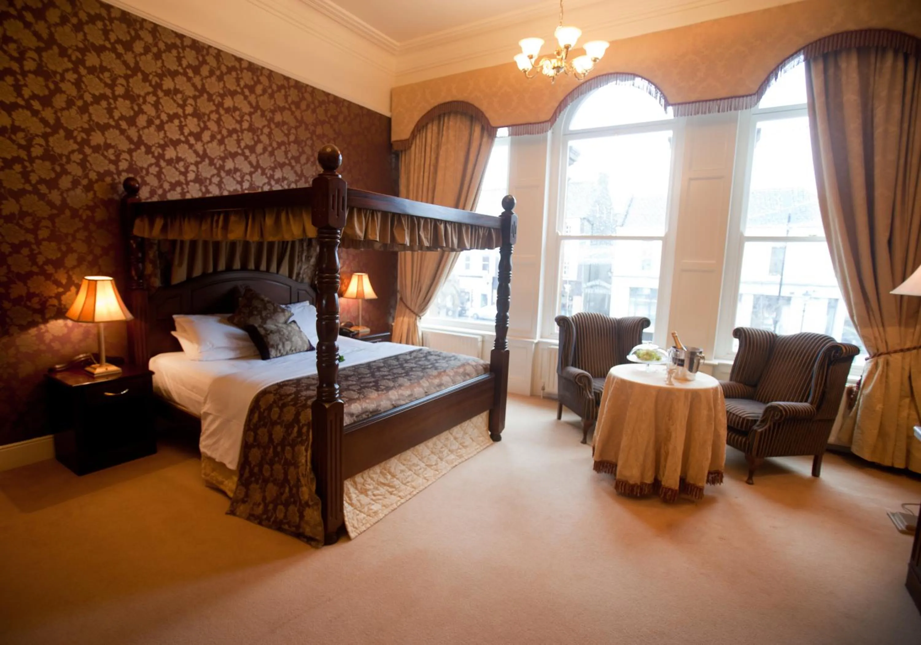 Photo of the whole room, Bed in Westenra Arms Hotel